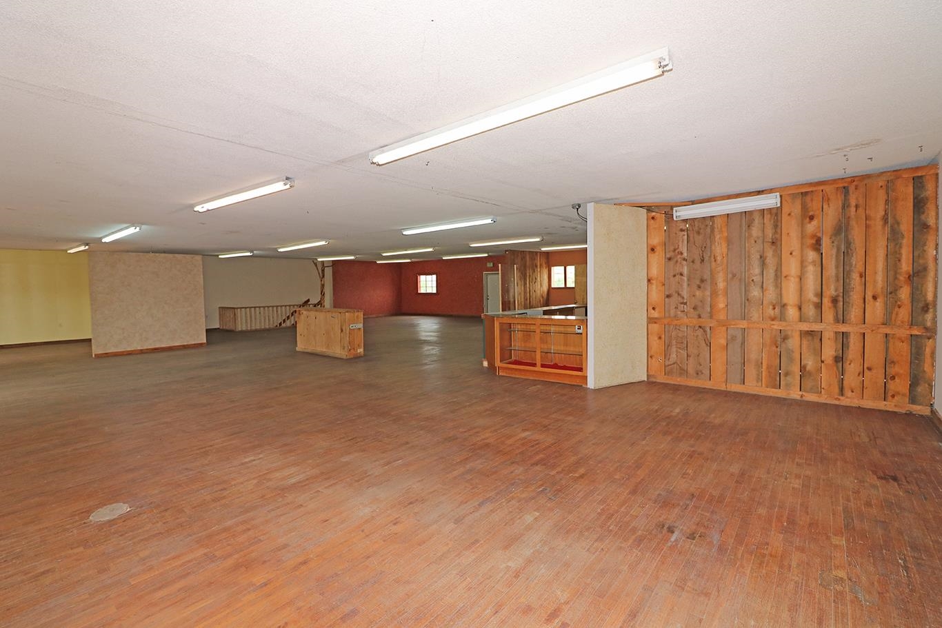 1605 S Highway 50