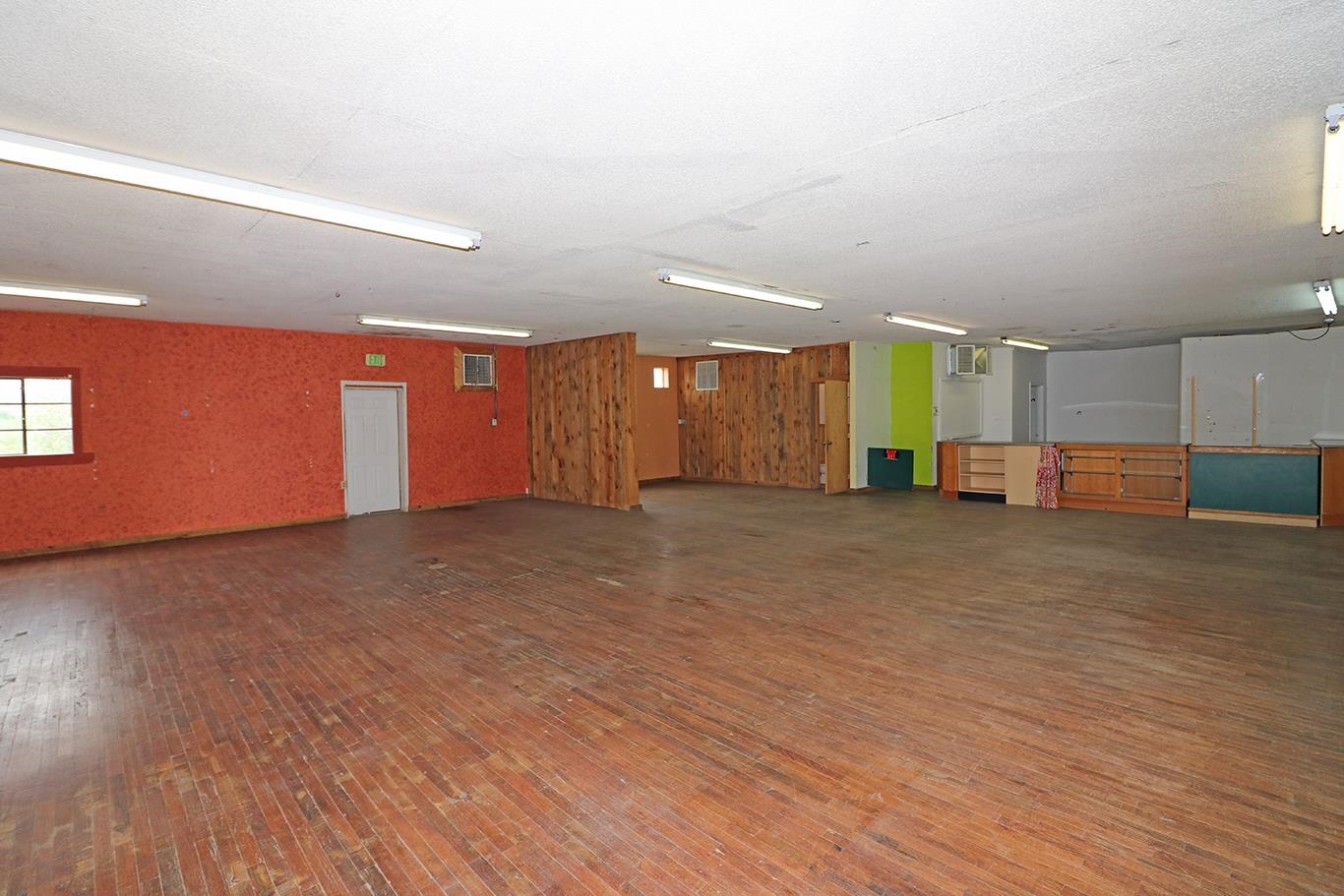 1605 S Highway 50