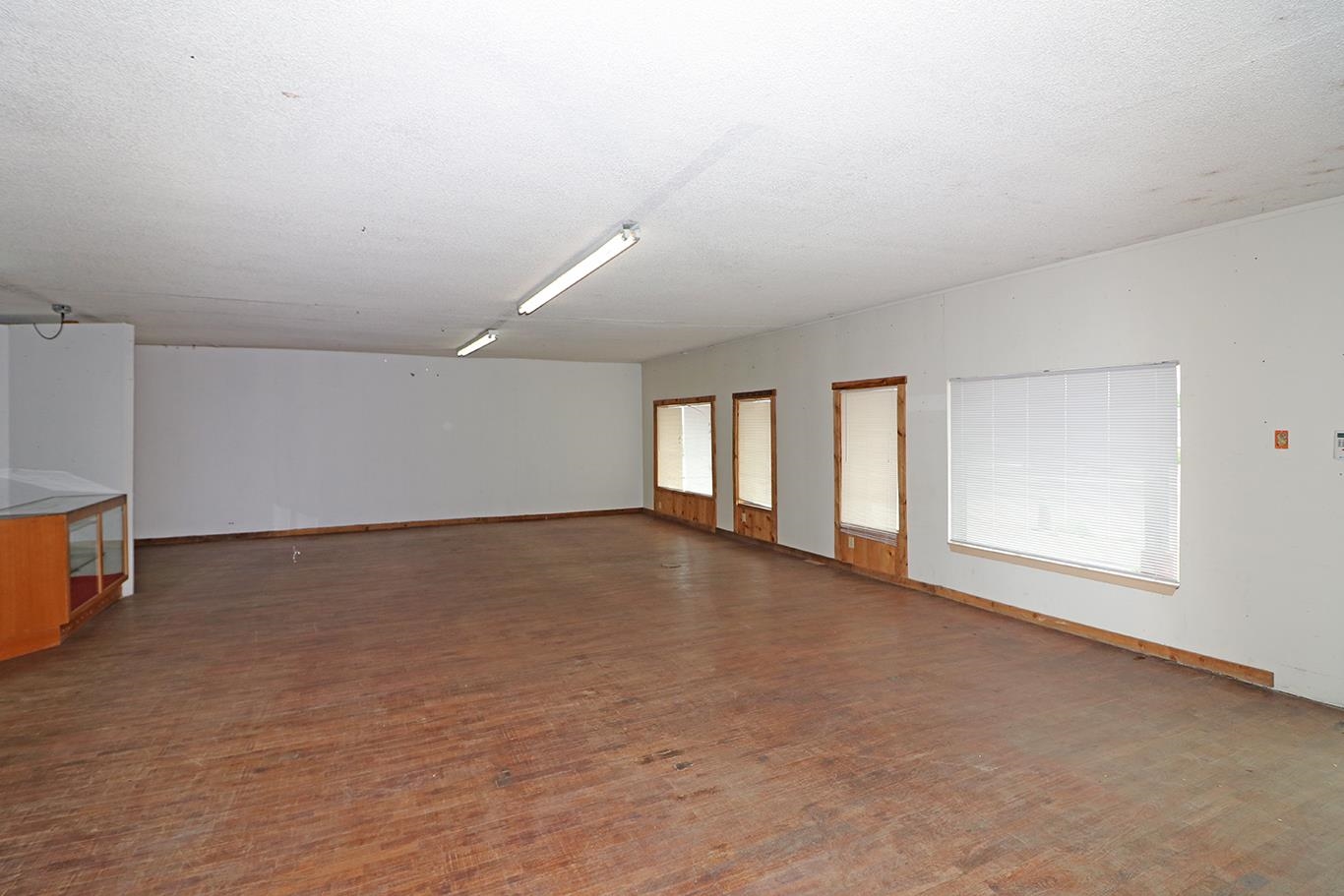 1605 S Highway 50
