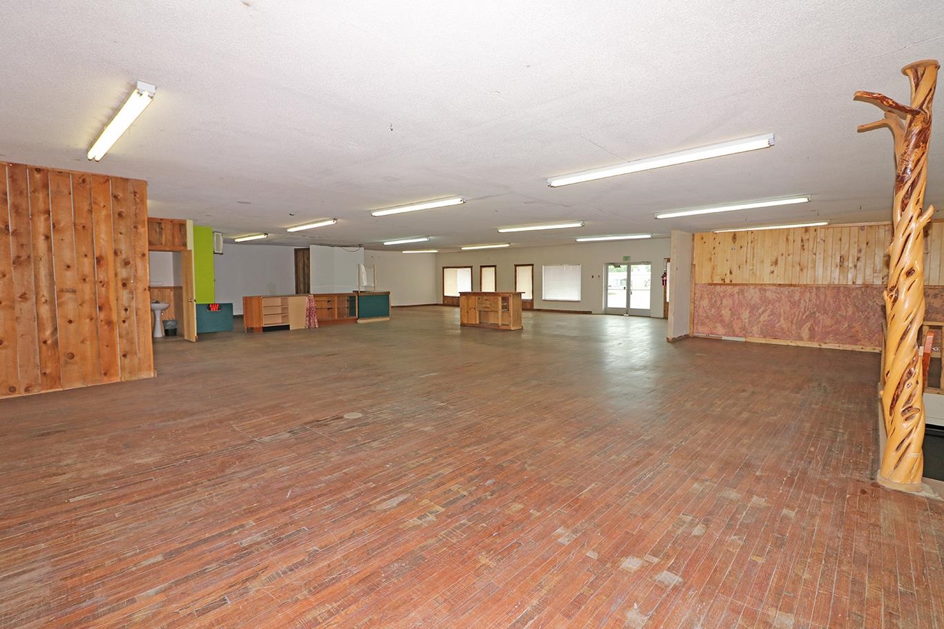 1605 S Highway 50