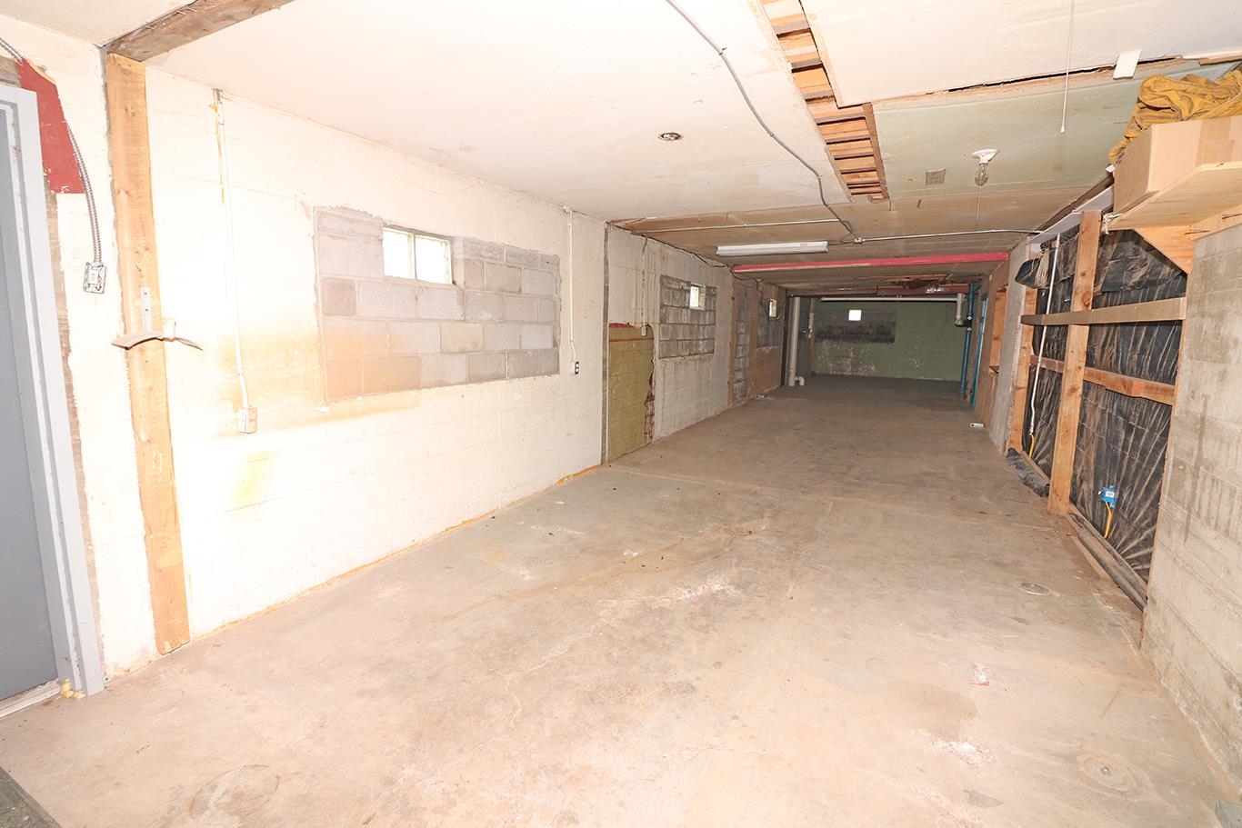 1605 S Highway 50