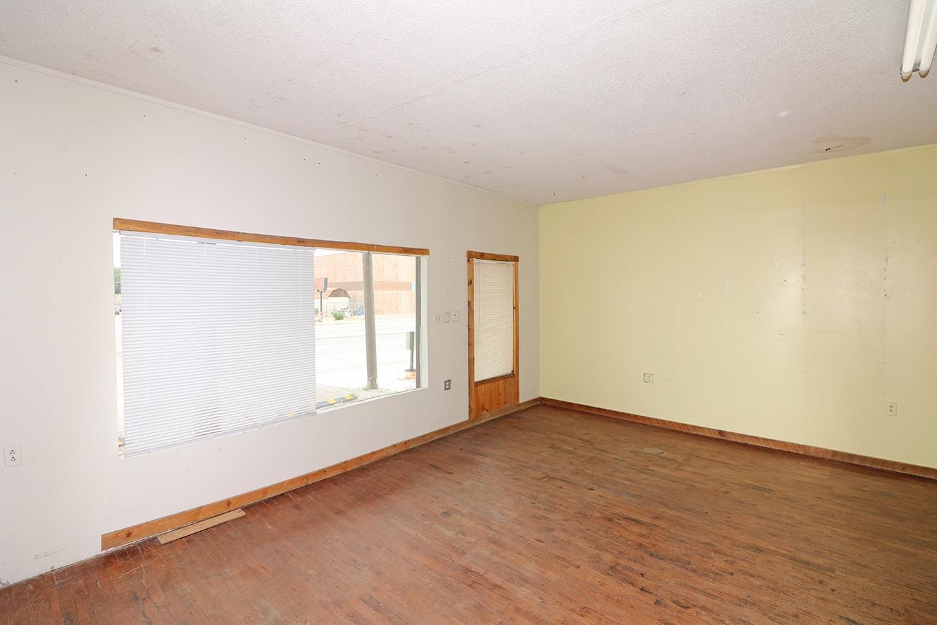 1605 S Highway 50