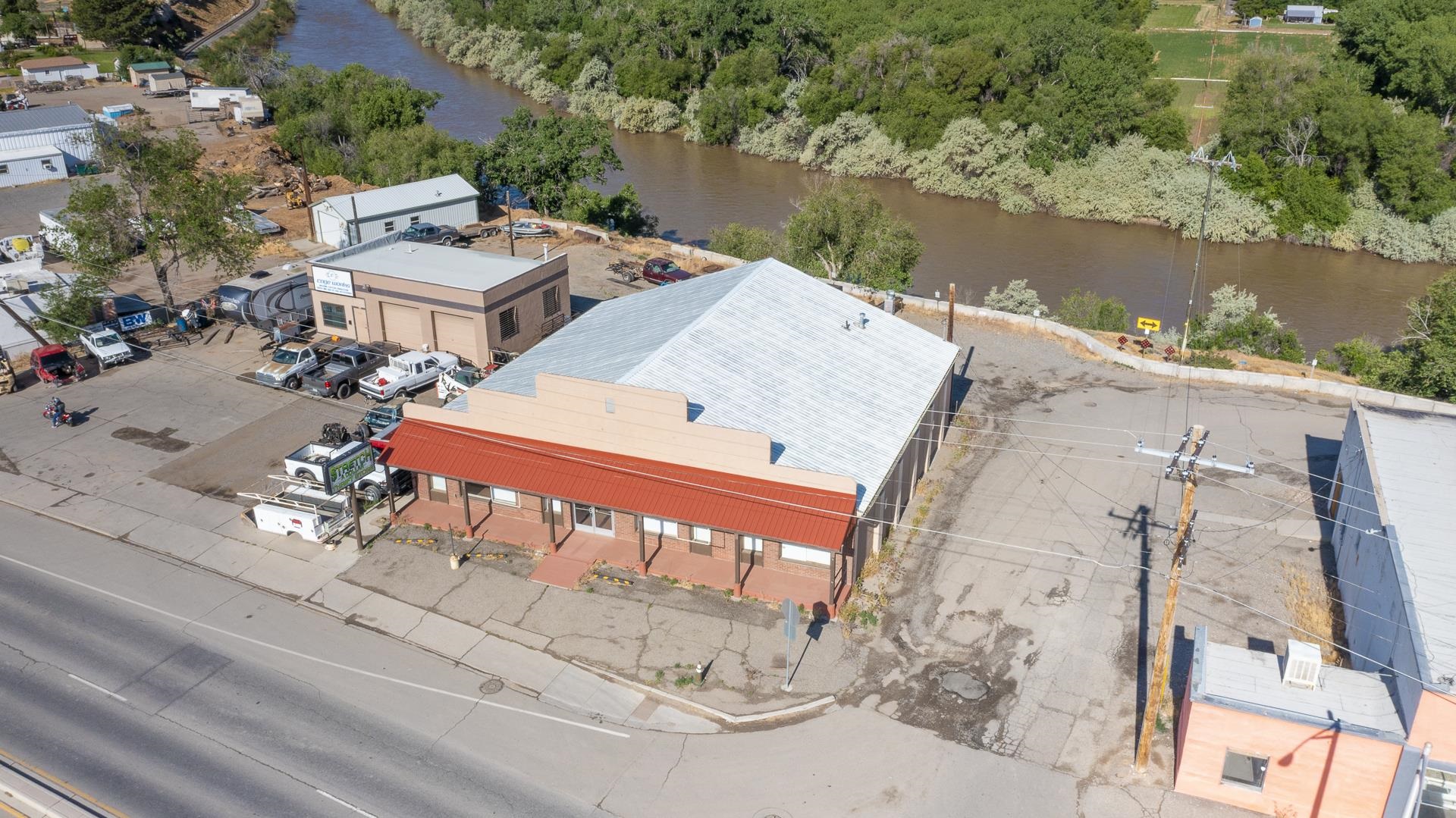 1605 S Highway 50