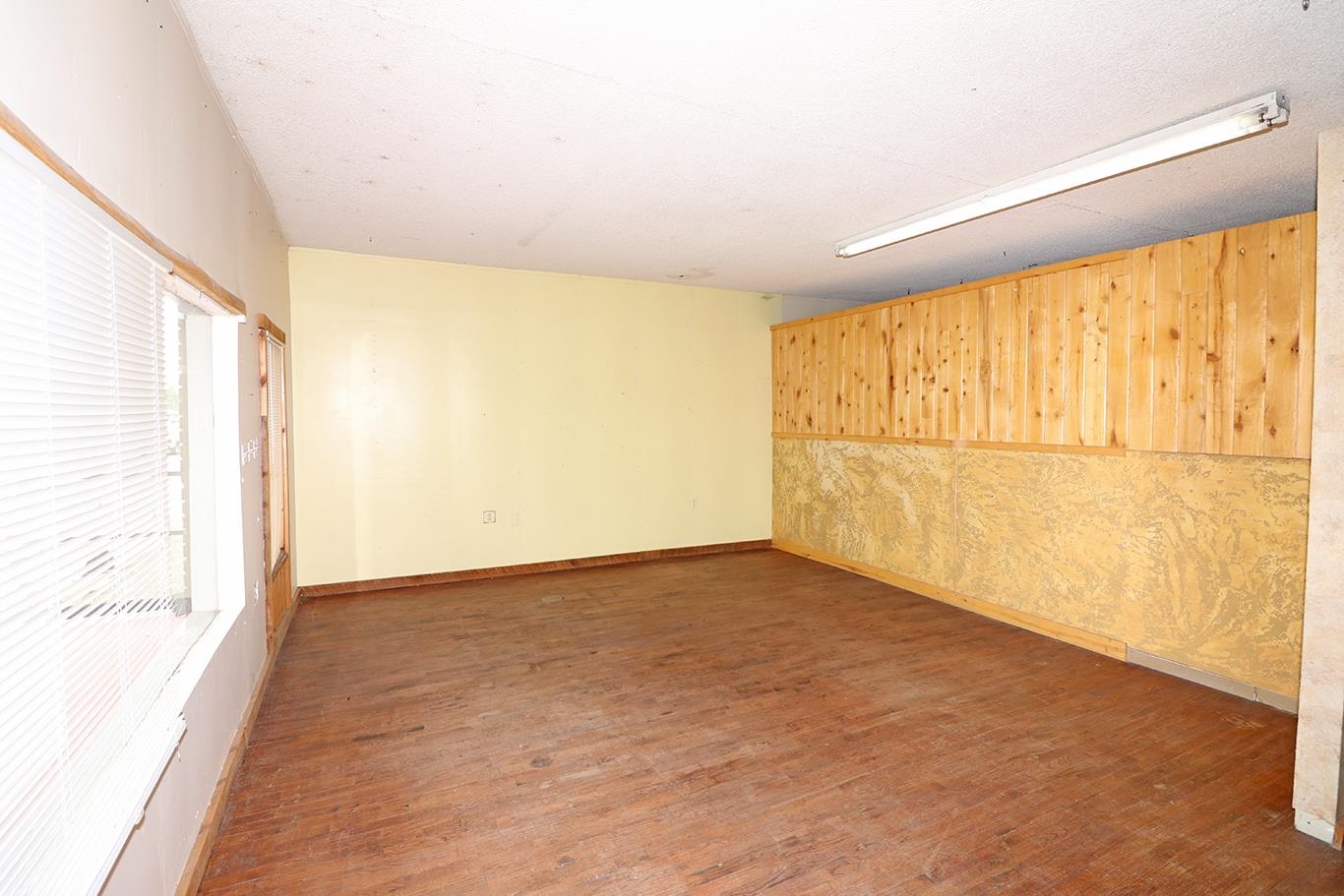1605 S Highway 50