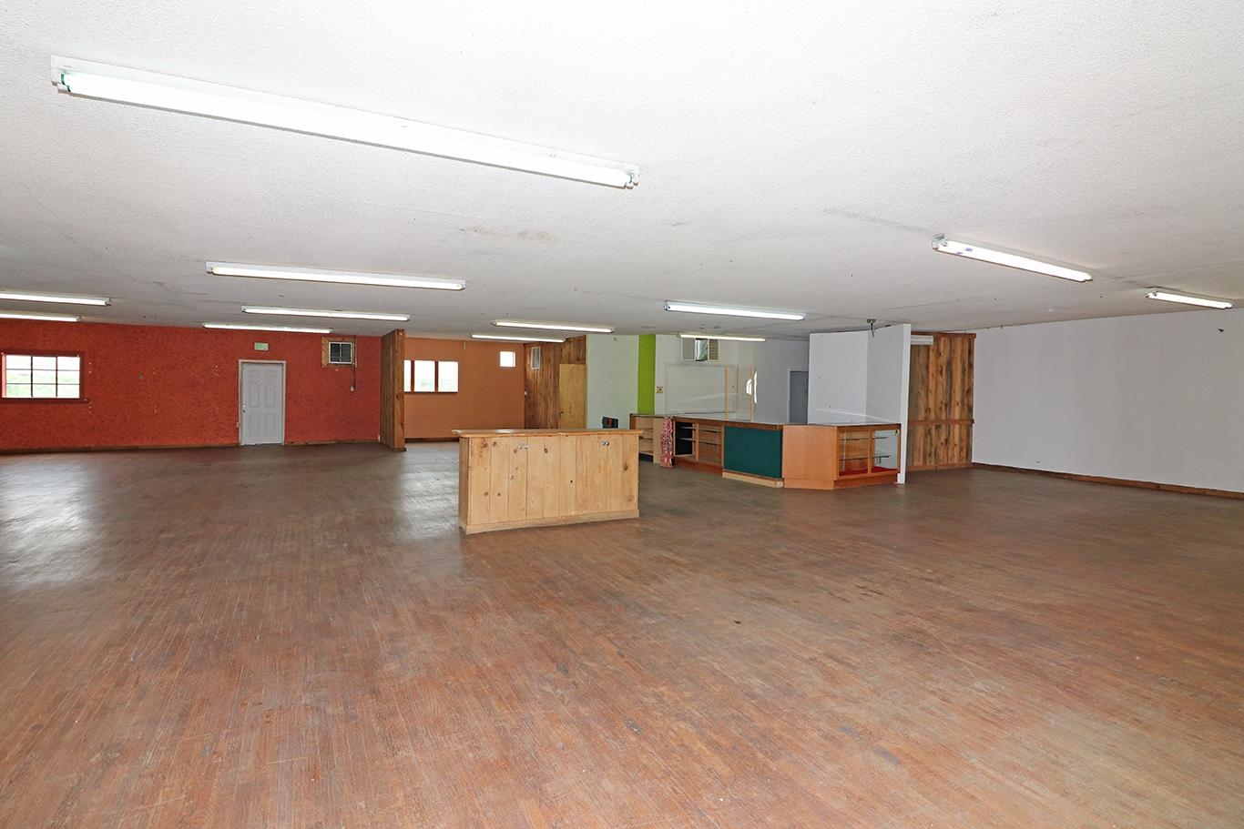 1605 S Highway 50