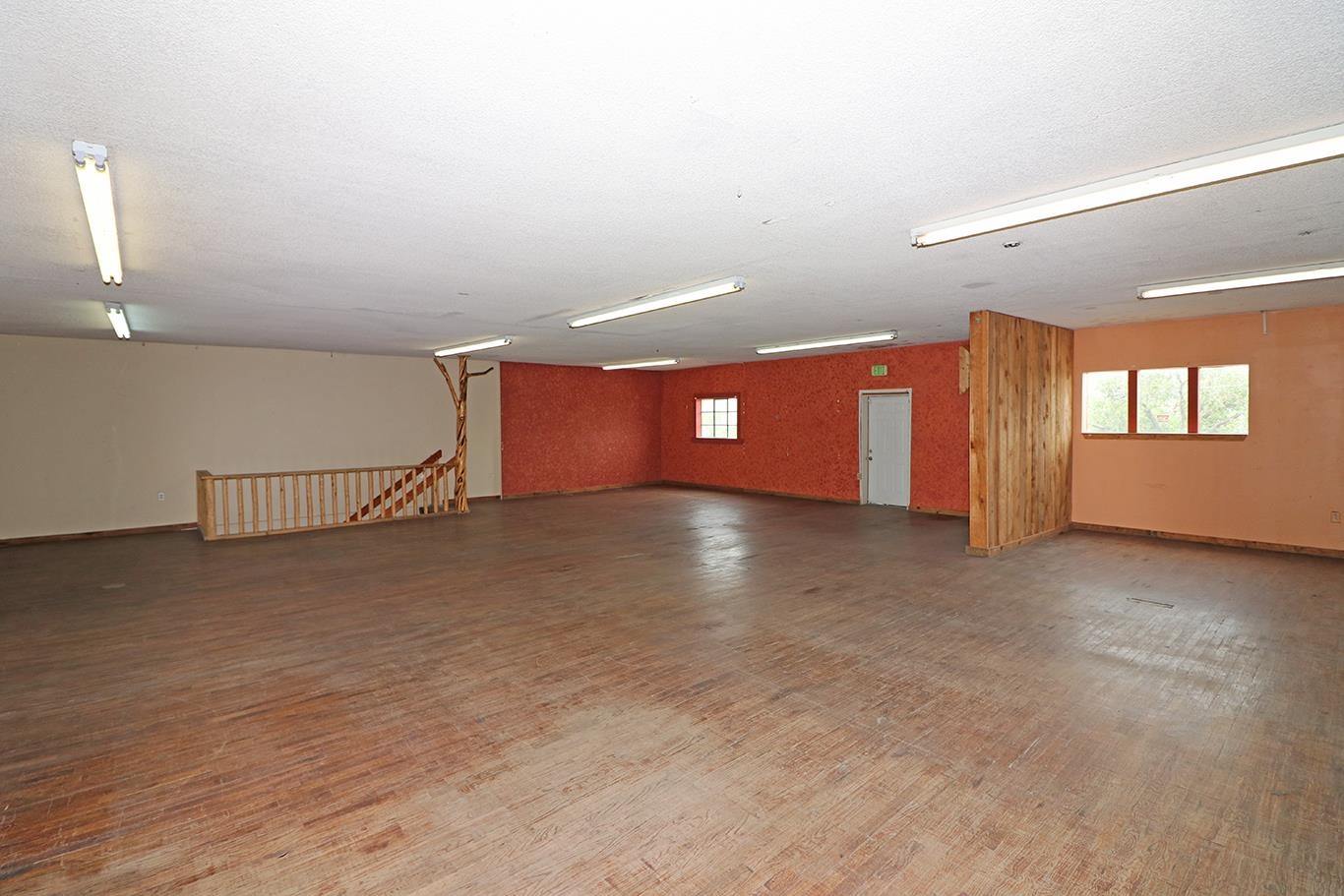1605 S Highway 50