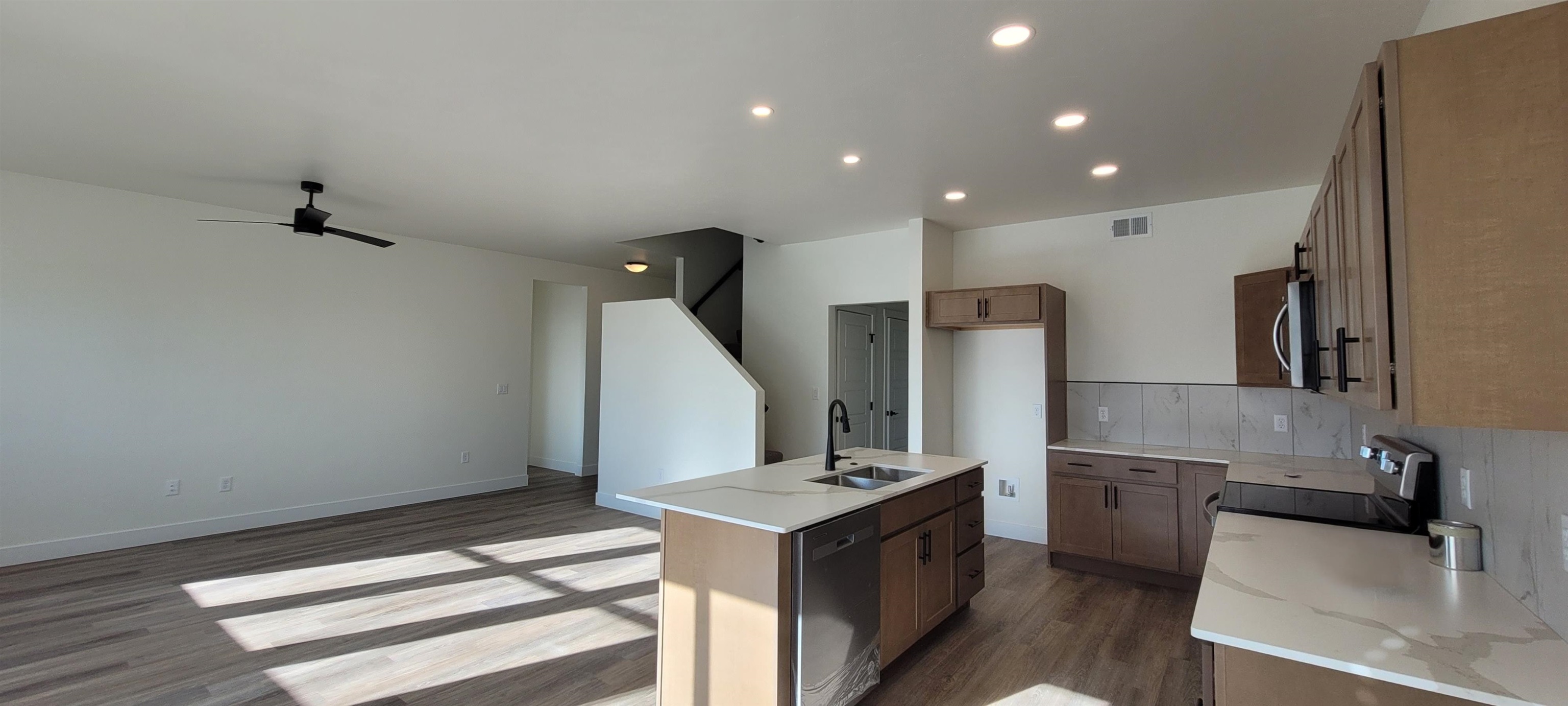 1098 Tungsten Way