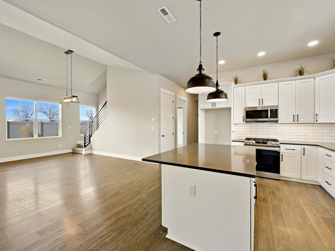 823 RED APPLE ROAD
