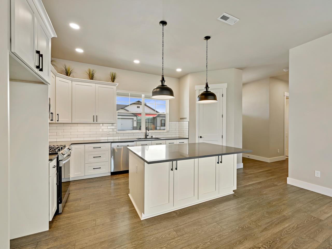 823 RED APPLE ROAD