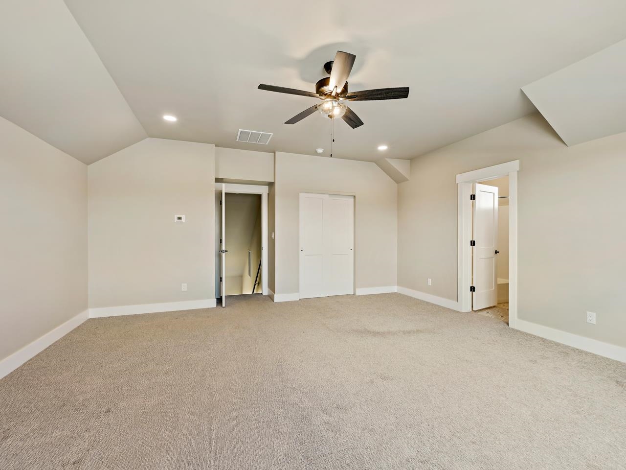 823 RED APPLE ROAD