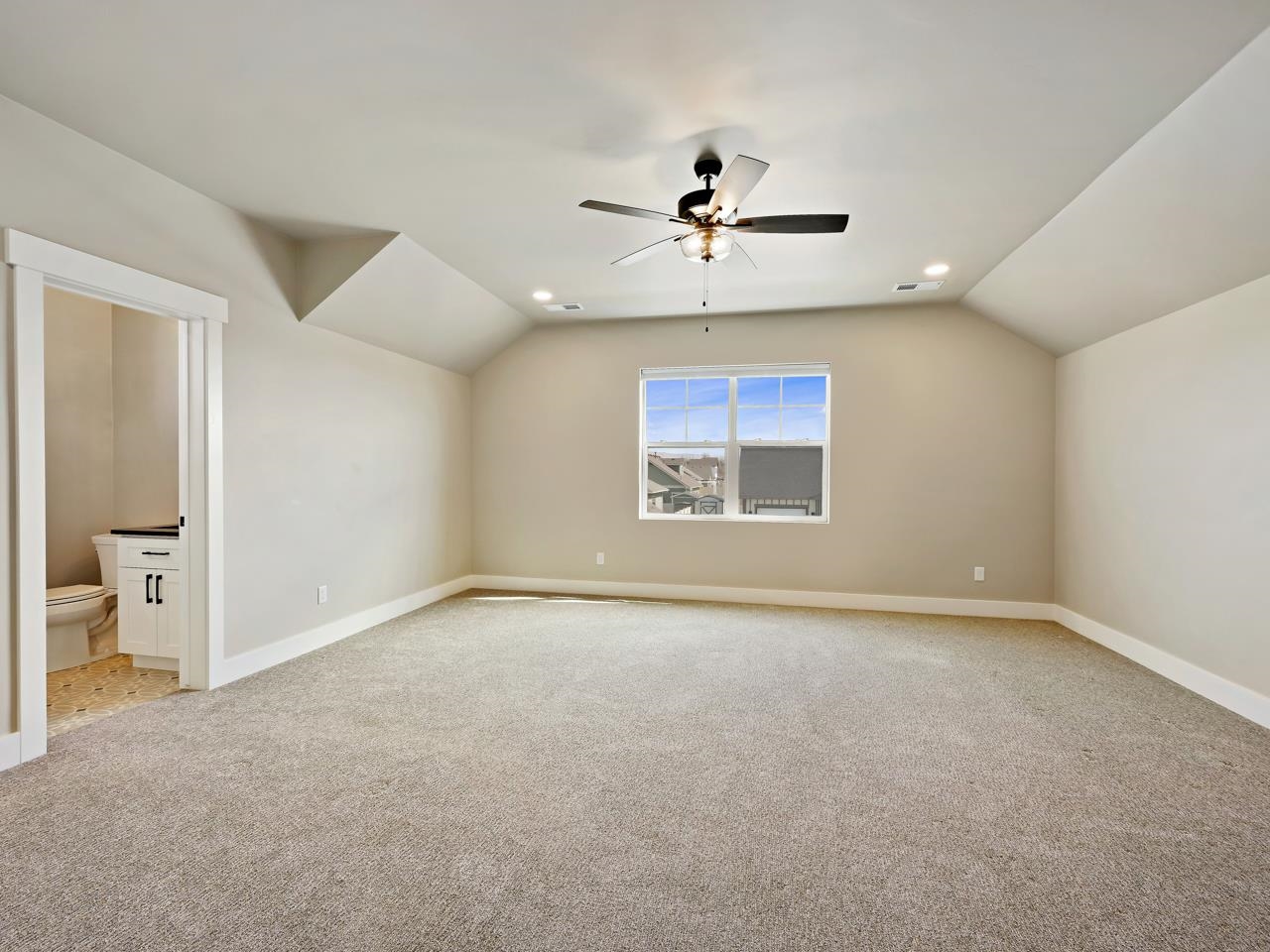 823 RED APPLE ROAD