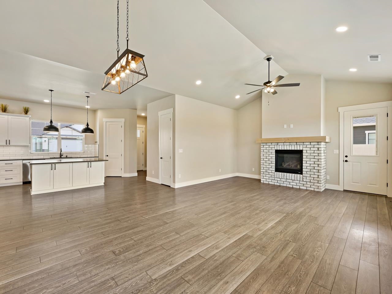 823 RED APPLE ROAD