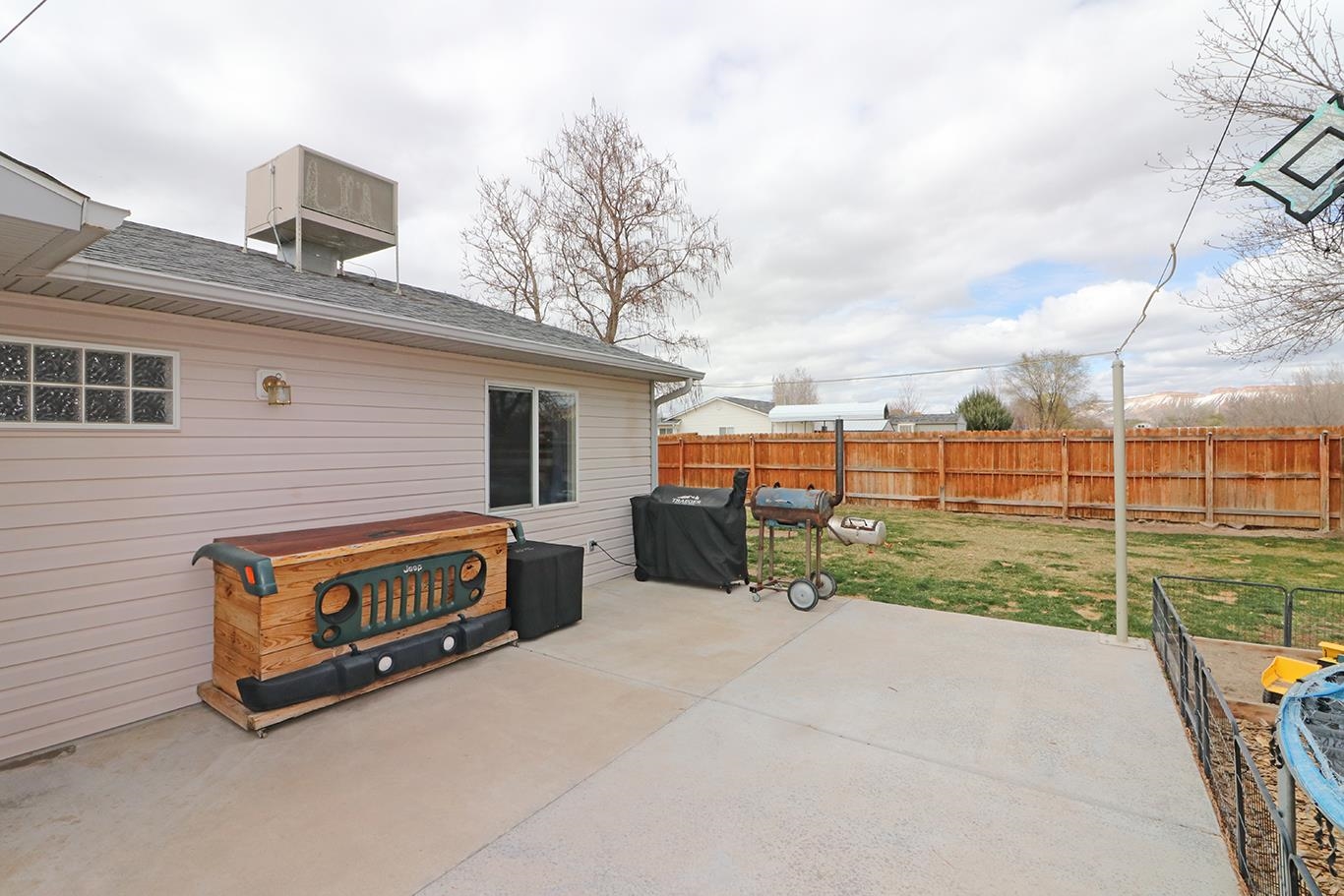 3136 N Drake Court