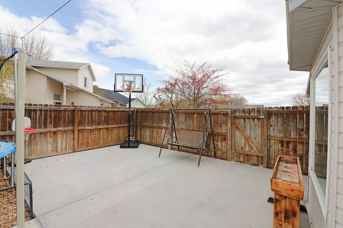 3136 N Drake Court