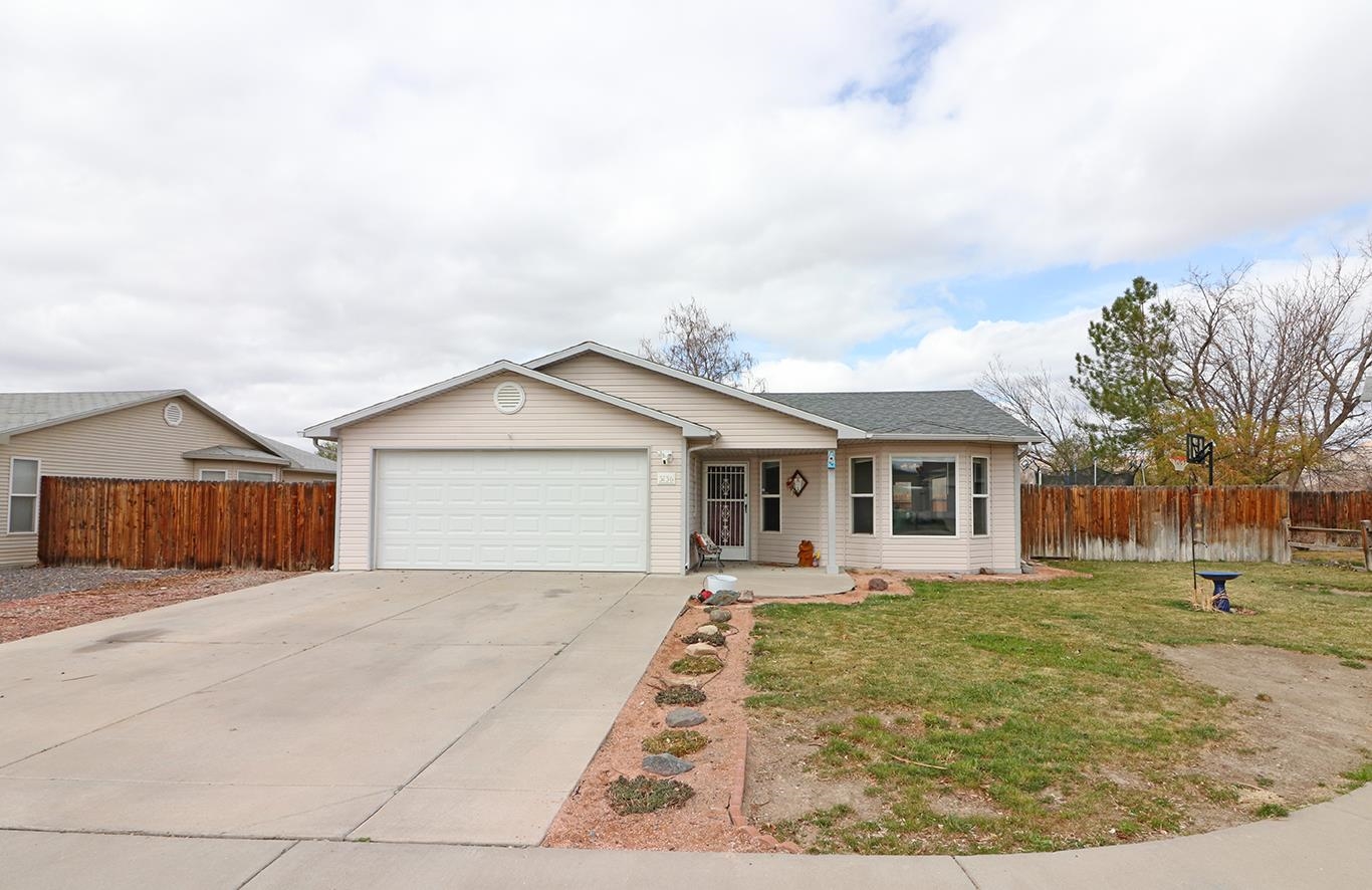 3136 N Drake Court