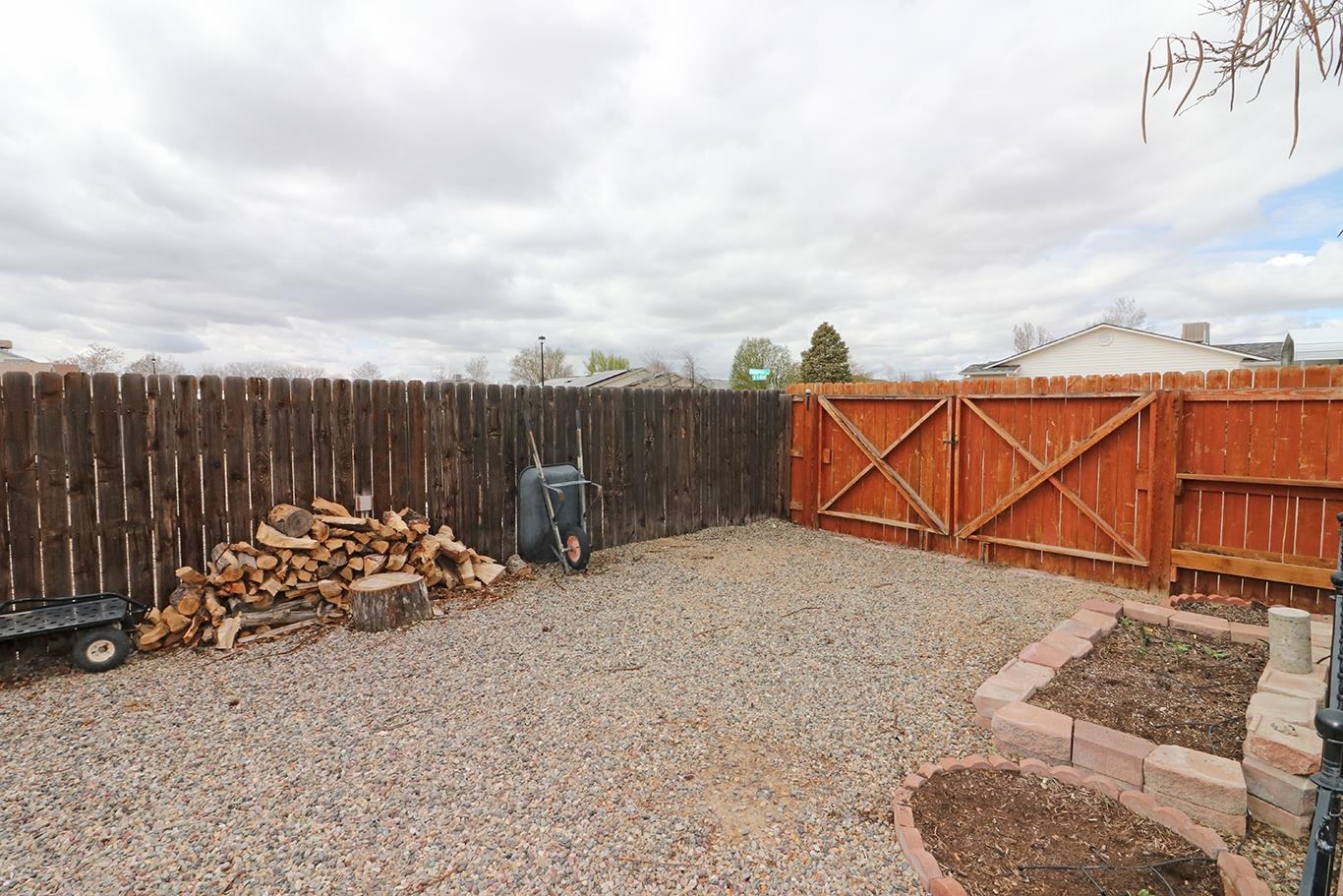 3136 N Drake Court