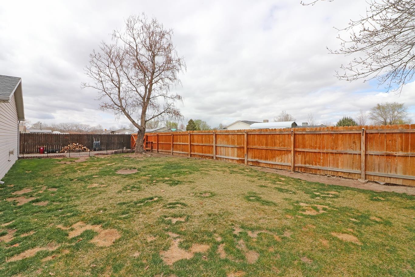 3136 N Drake Court