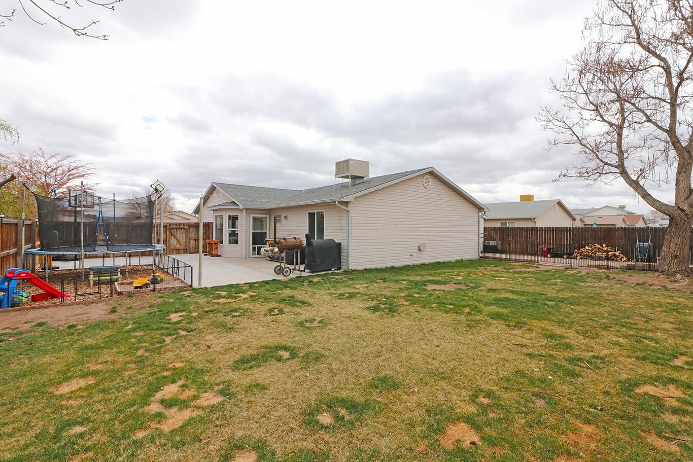 3136 N Drake Court