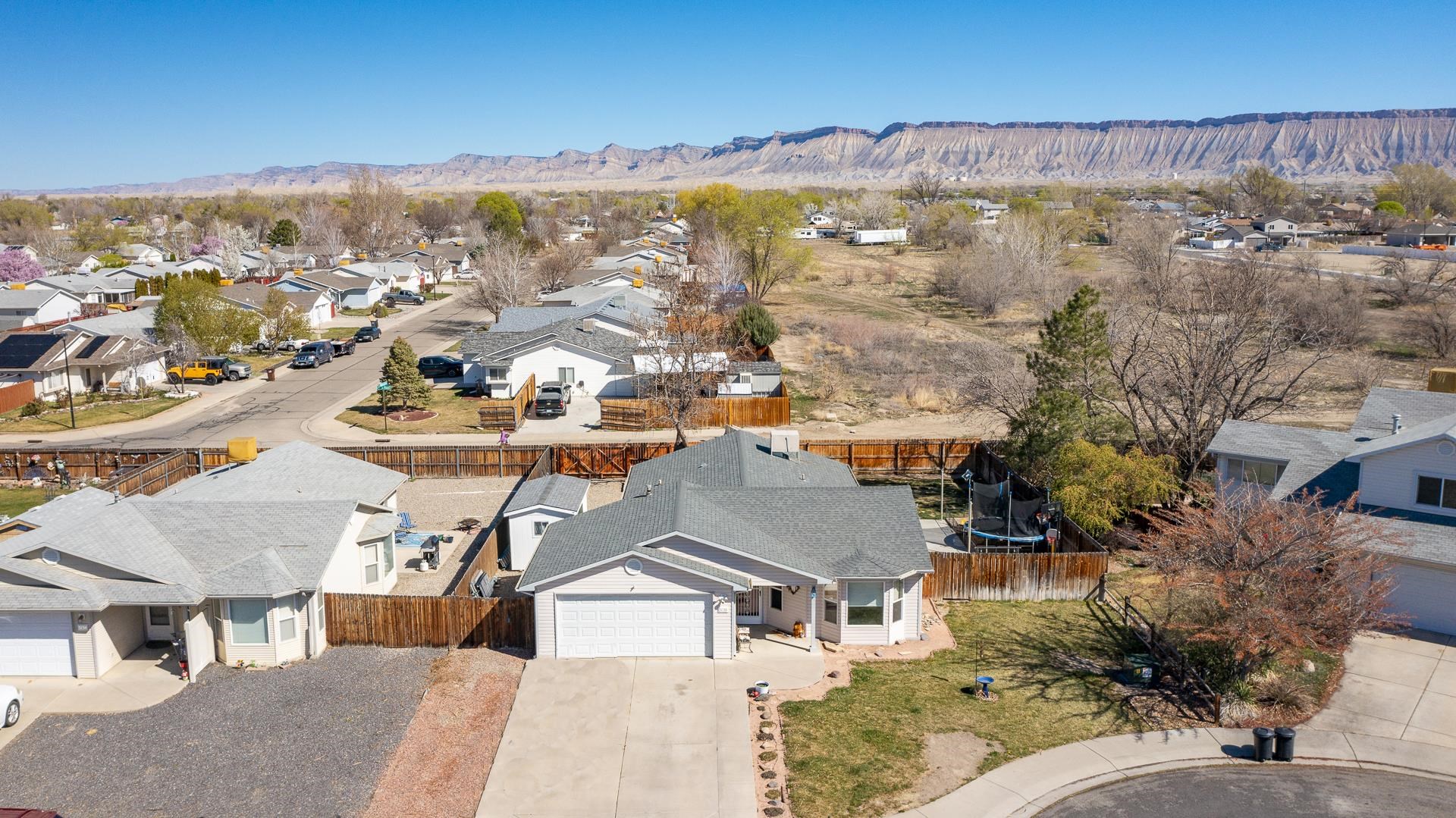 3136 N Drake Court