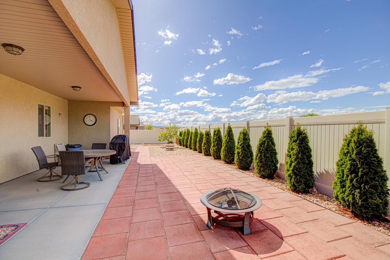 1025 Adobe View