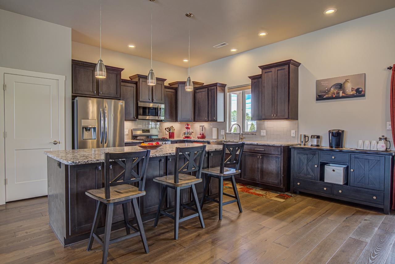 1025 Adobe View