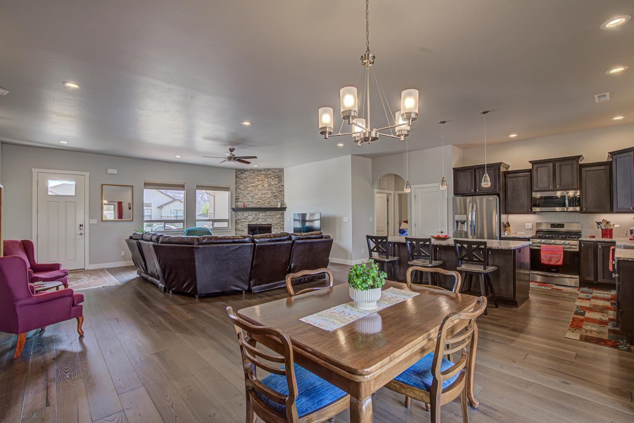 1025 Adobe View