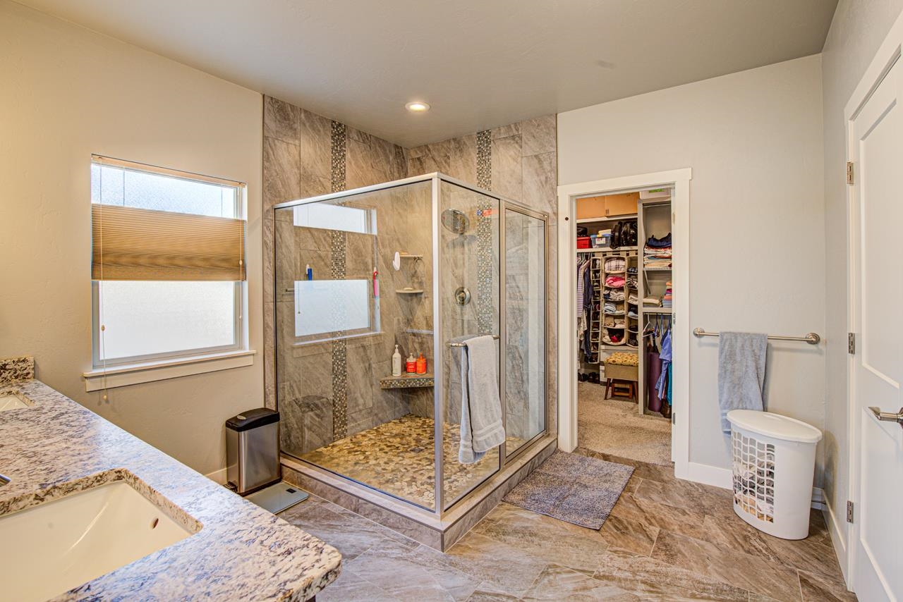1025 Adobe View