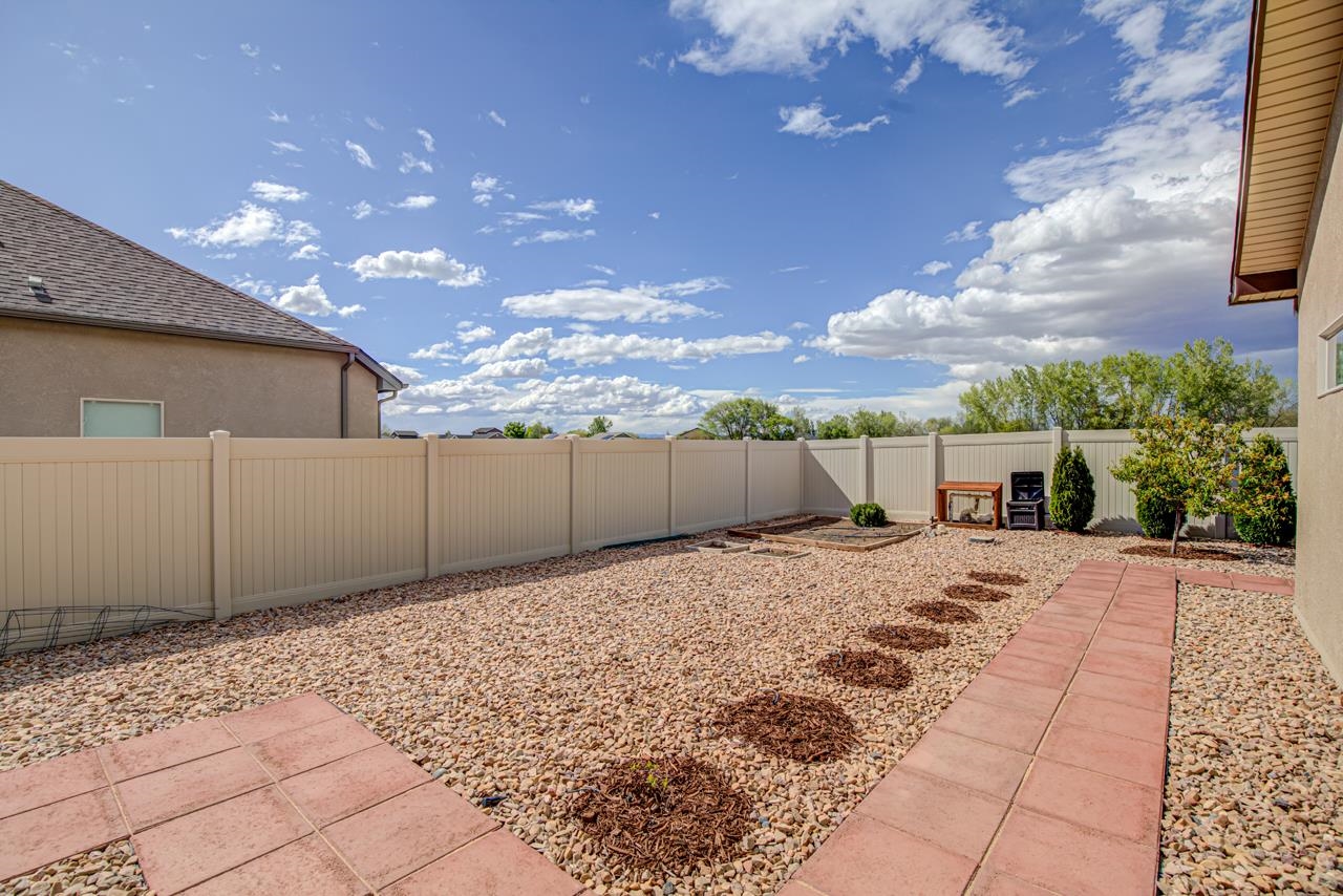 1025 Adobe View