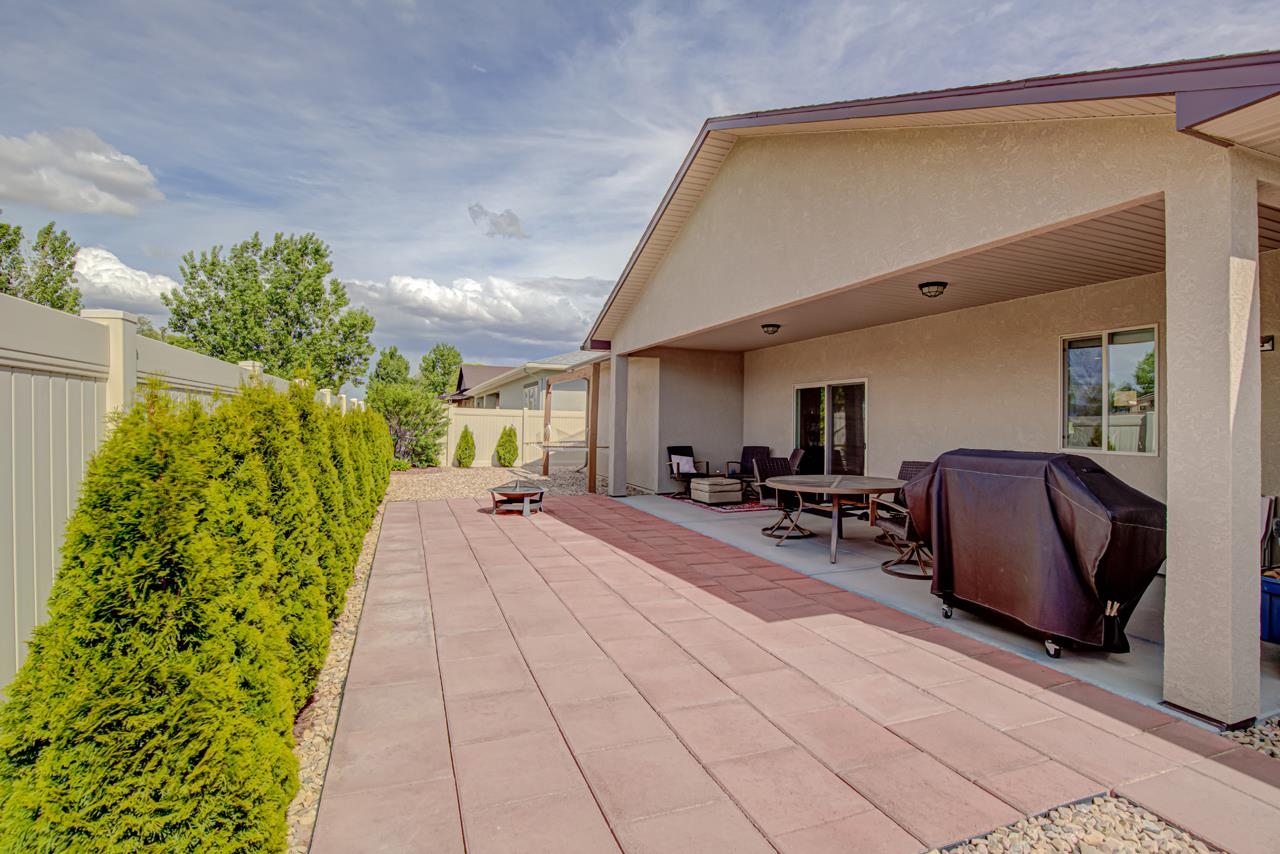 1025 Adobe View