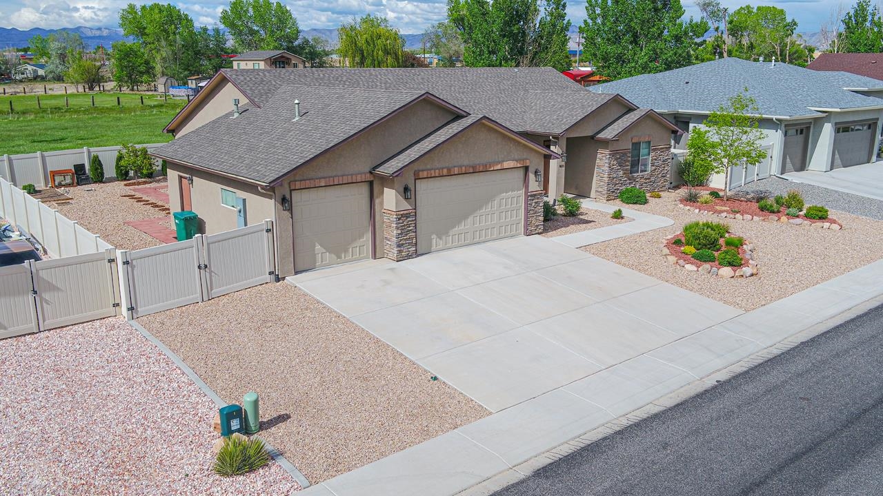 1025 Adobe View