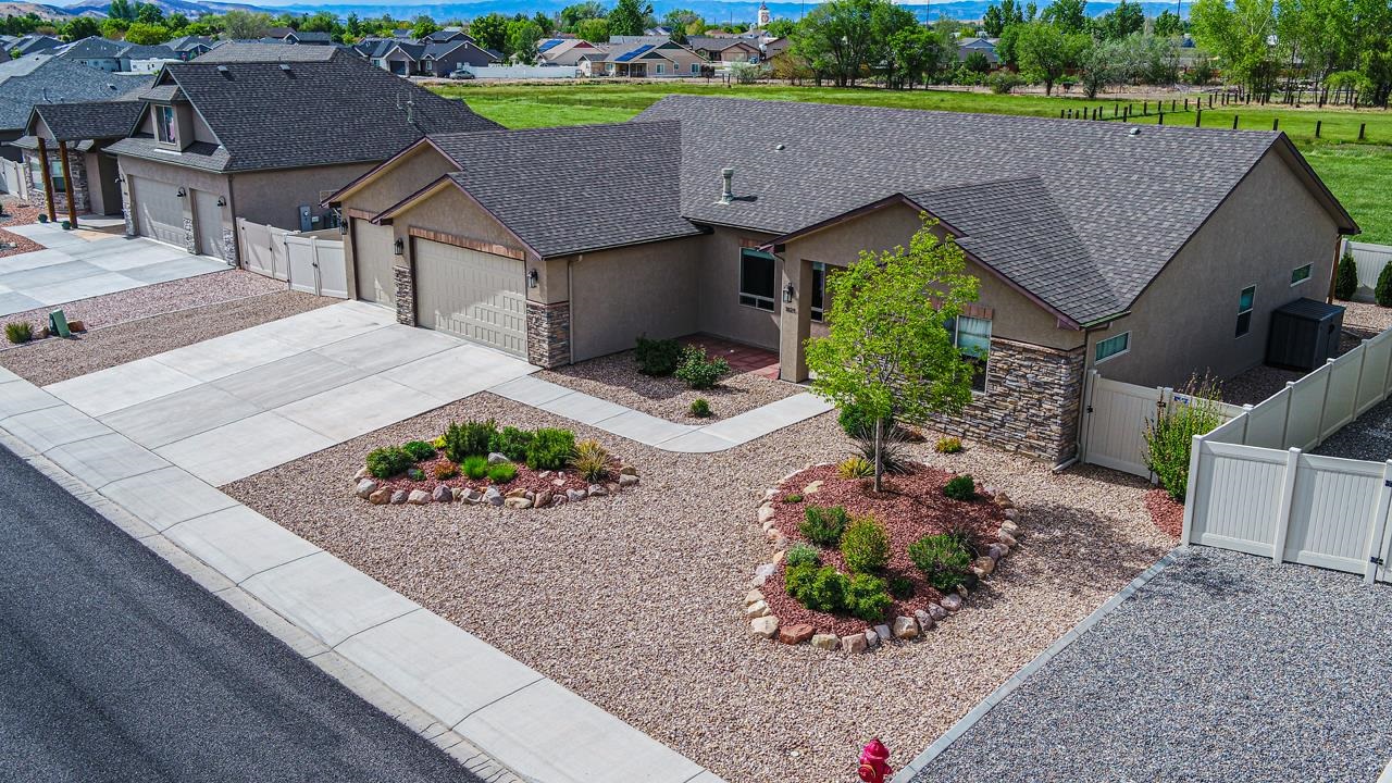 1025 Adobe View