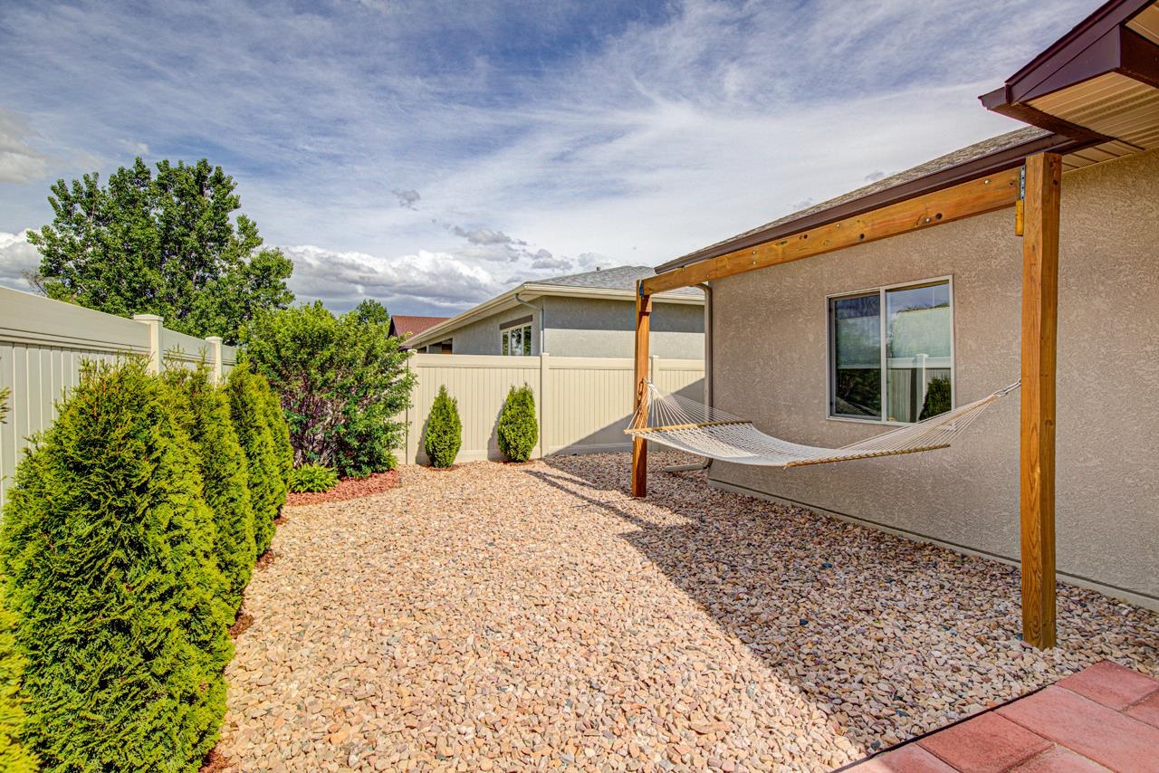 1025 Adobe View