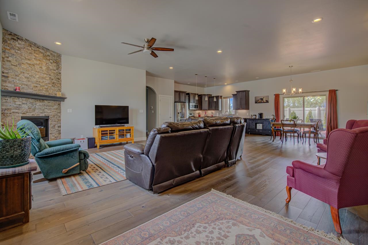 1025 Adobe View