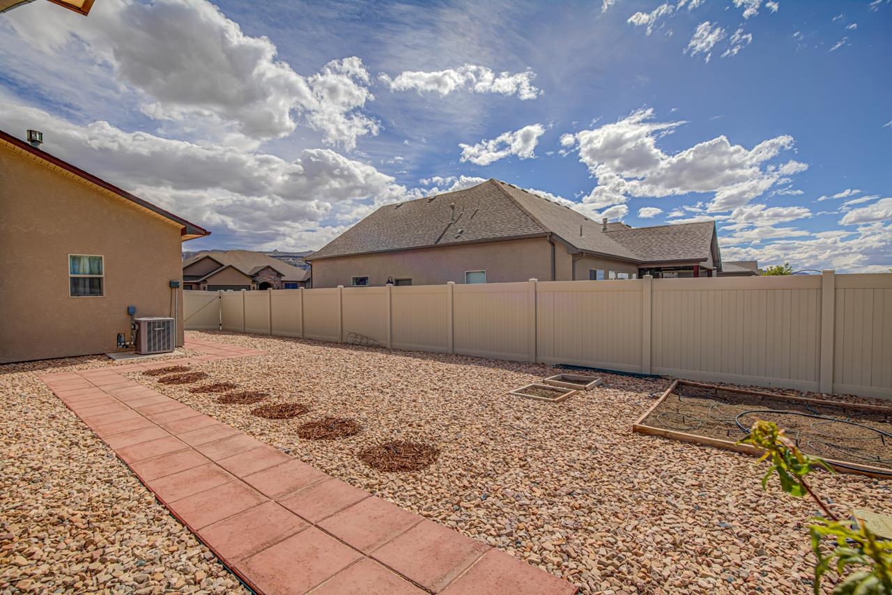 1025 Adobe View