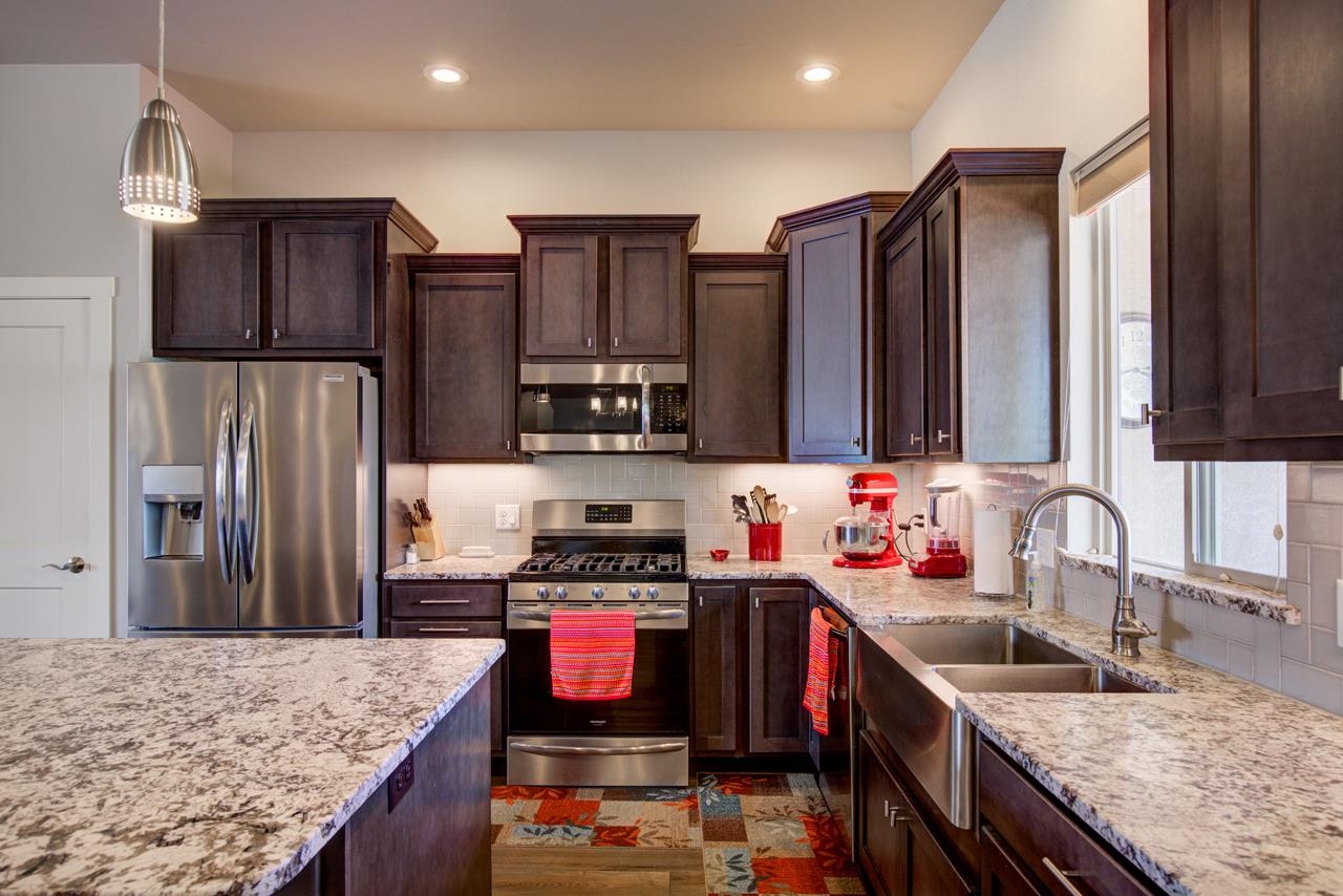 1025 Adobe View