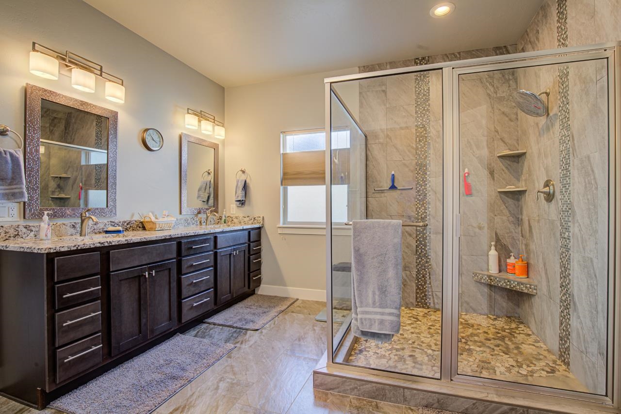 1025 Adobe View