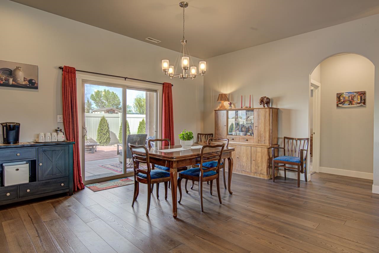 1025 Adobe View