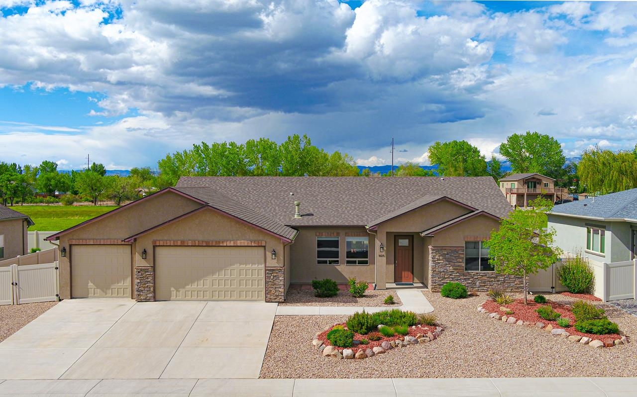1025 Adobe View