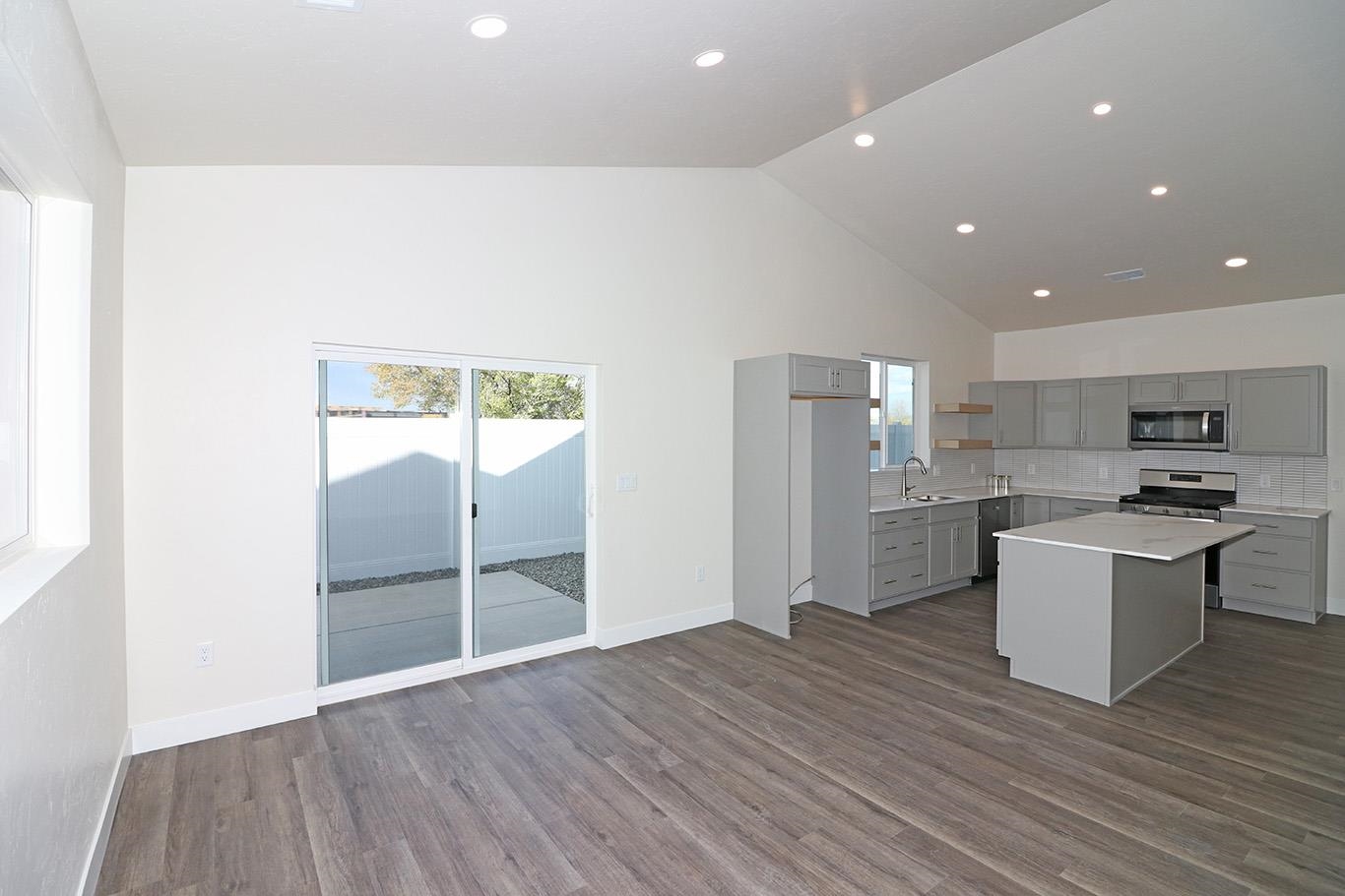 693 McHenry Avenue Unit: B