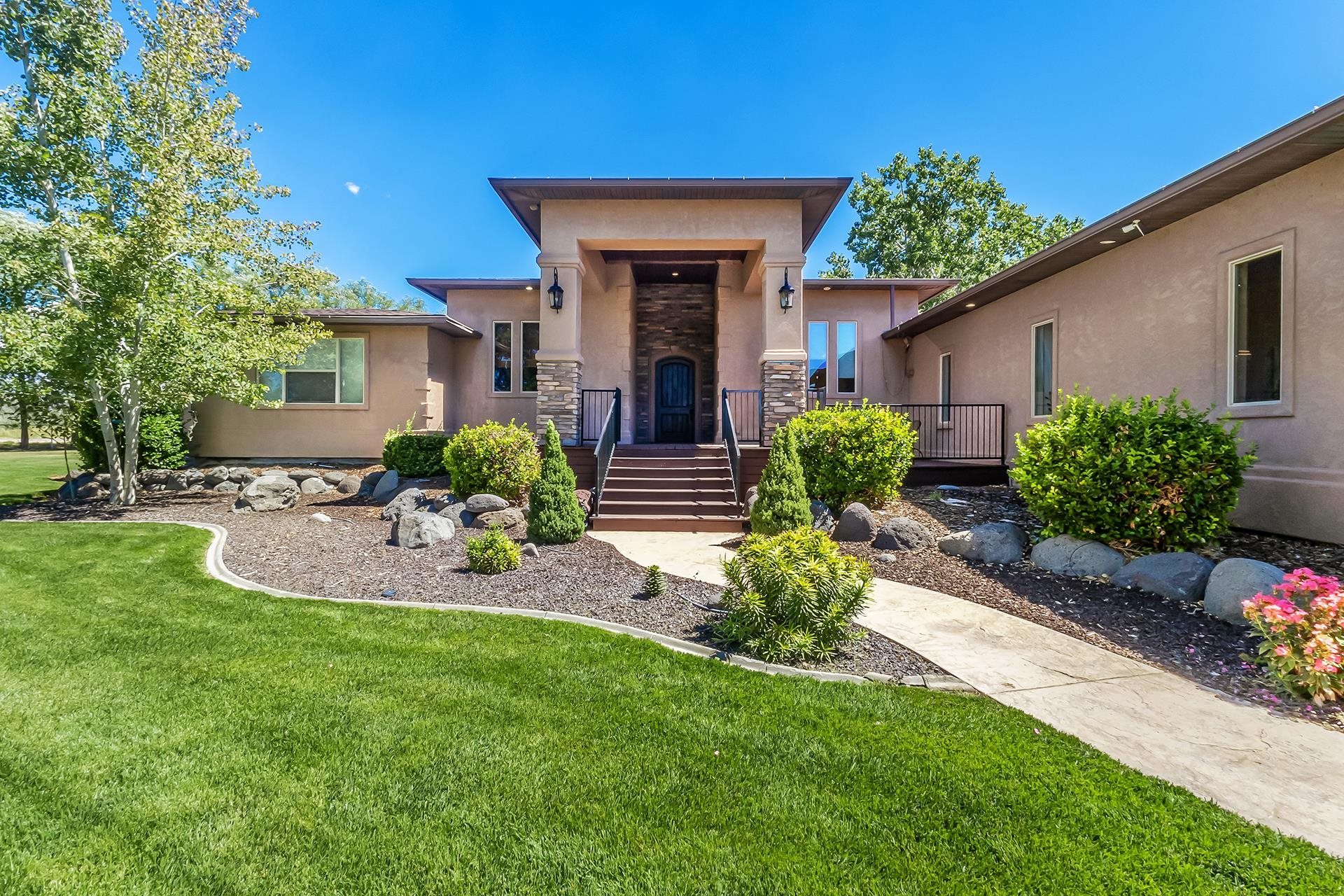 896 25 Road