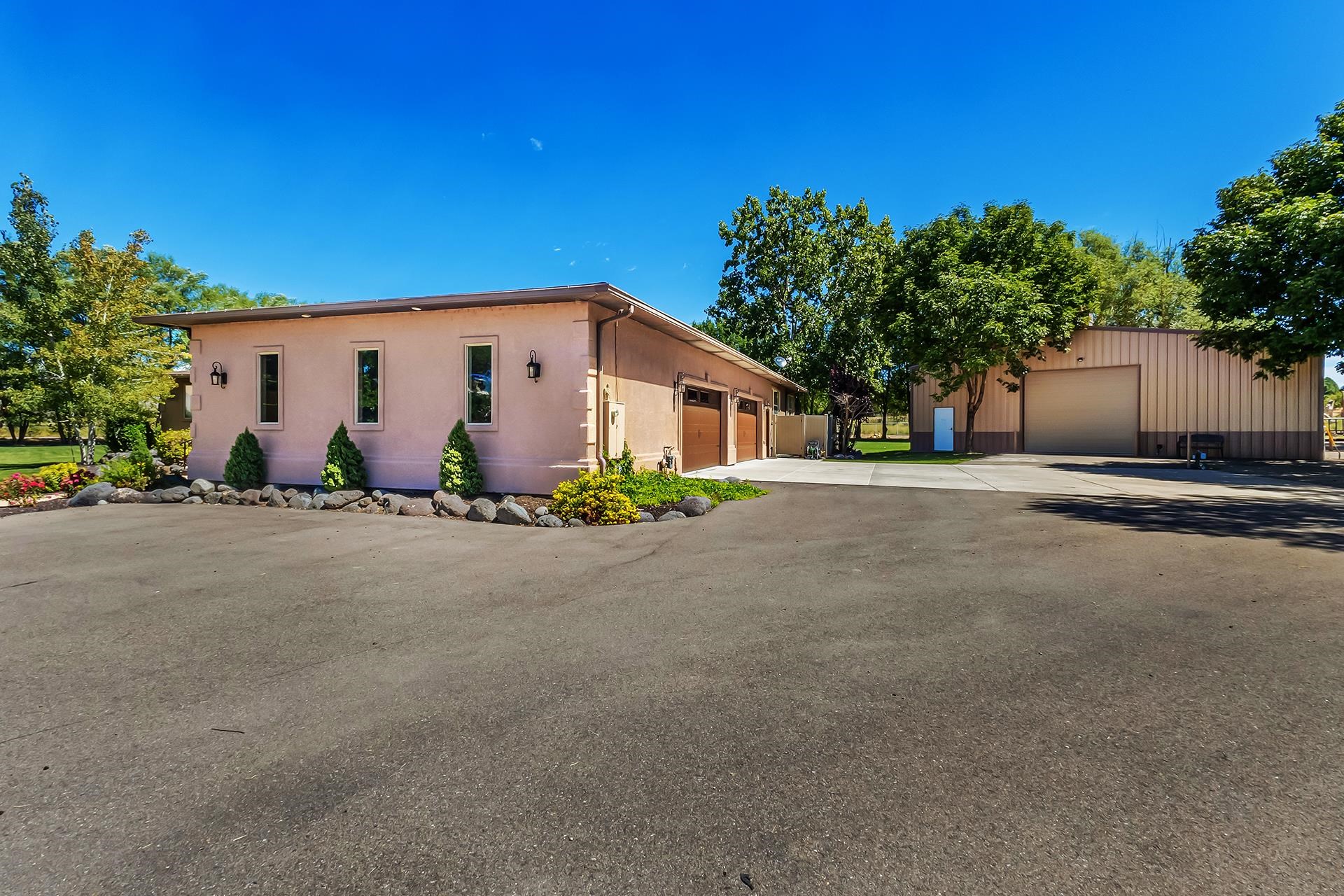 896 25 Road