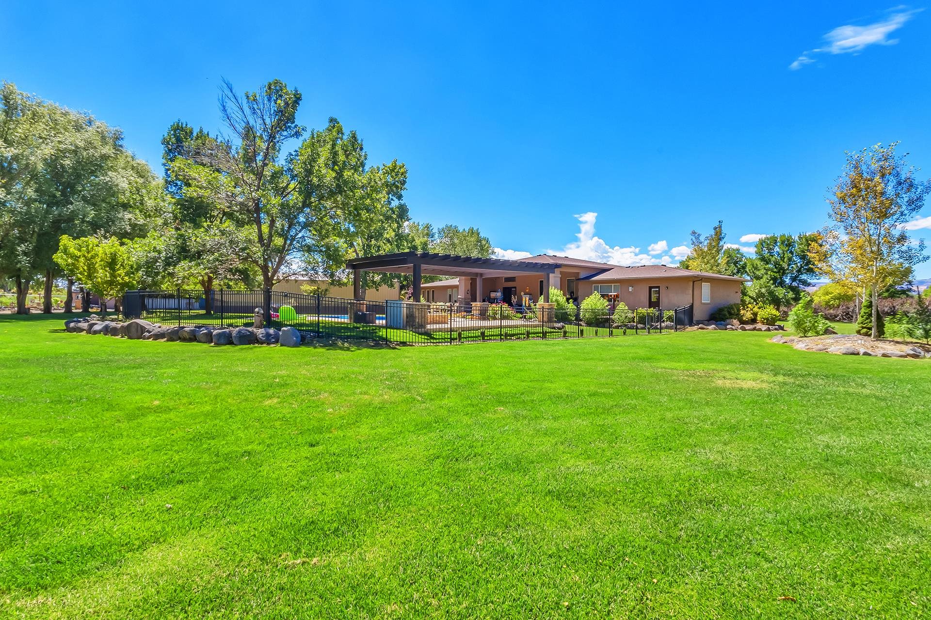 896 25 Road