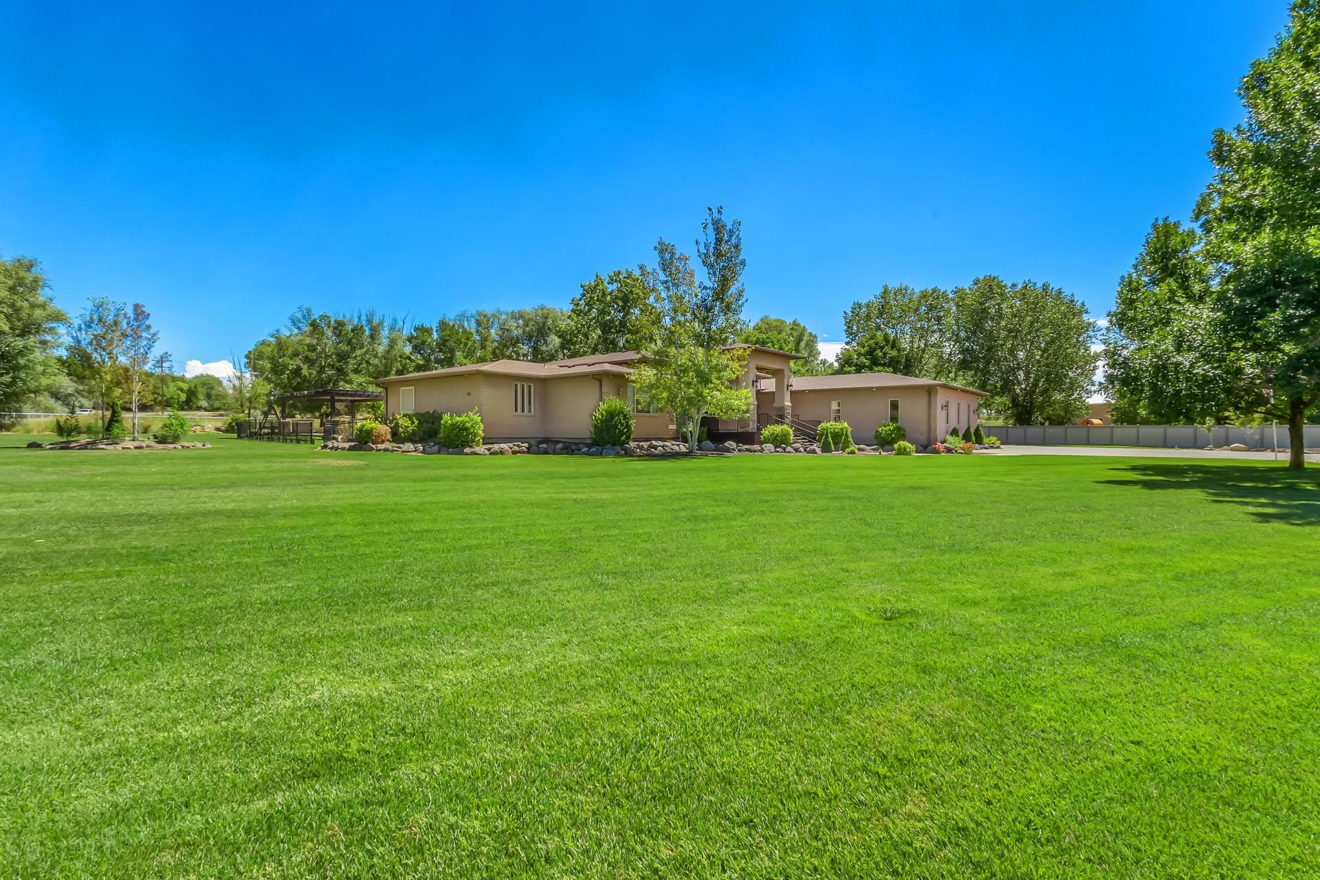 896 25 Road