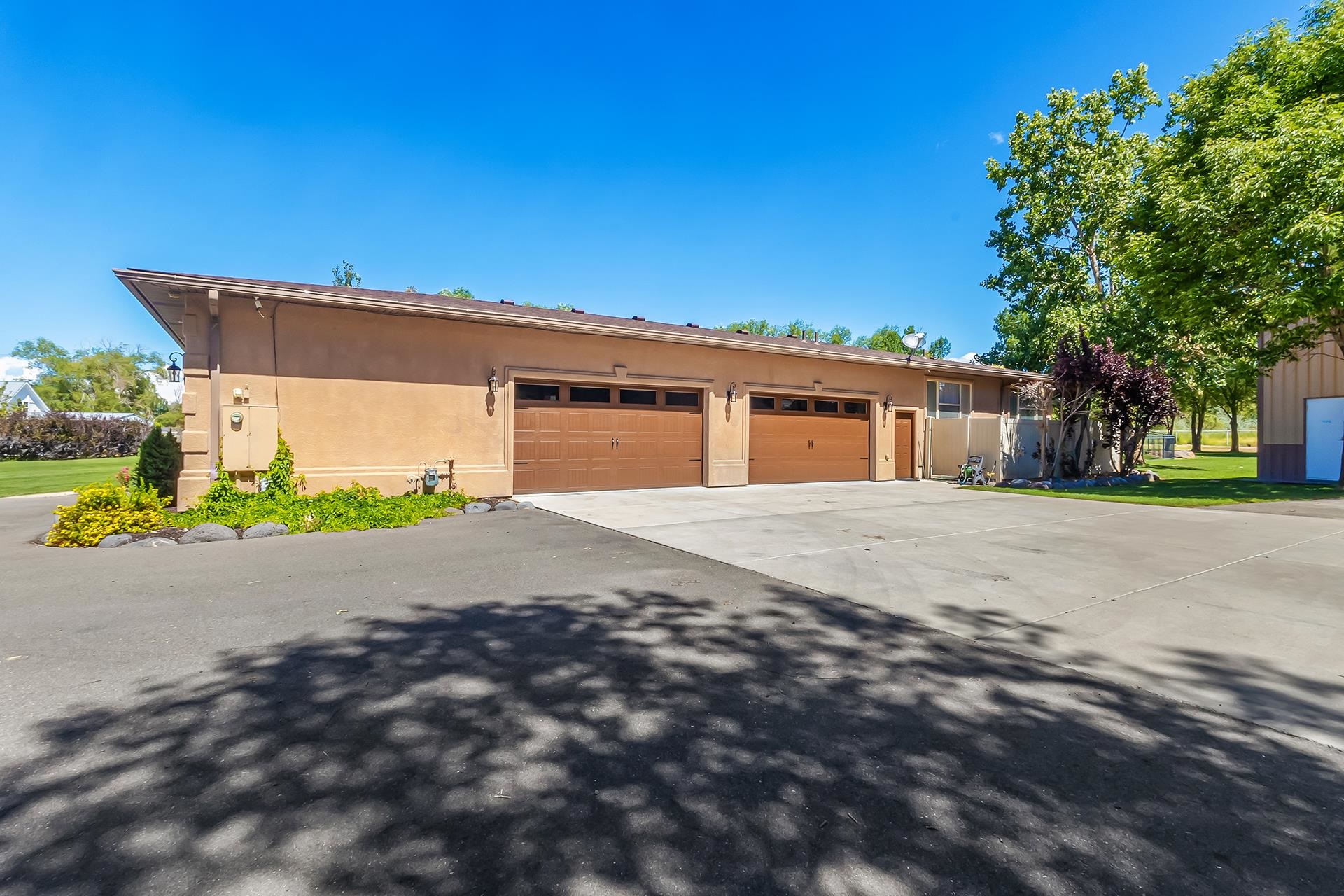 896 25 Road