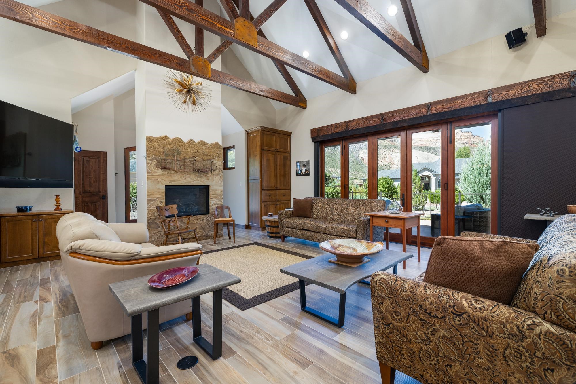 2142 Redcliff Circle
