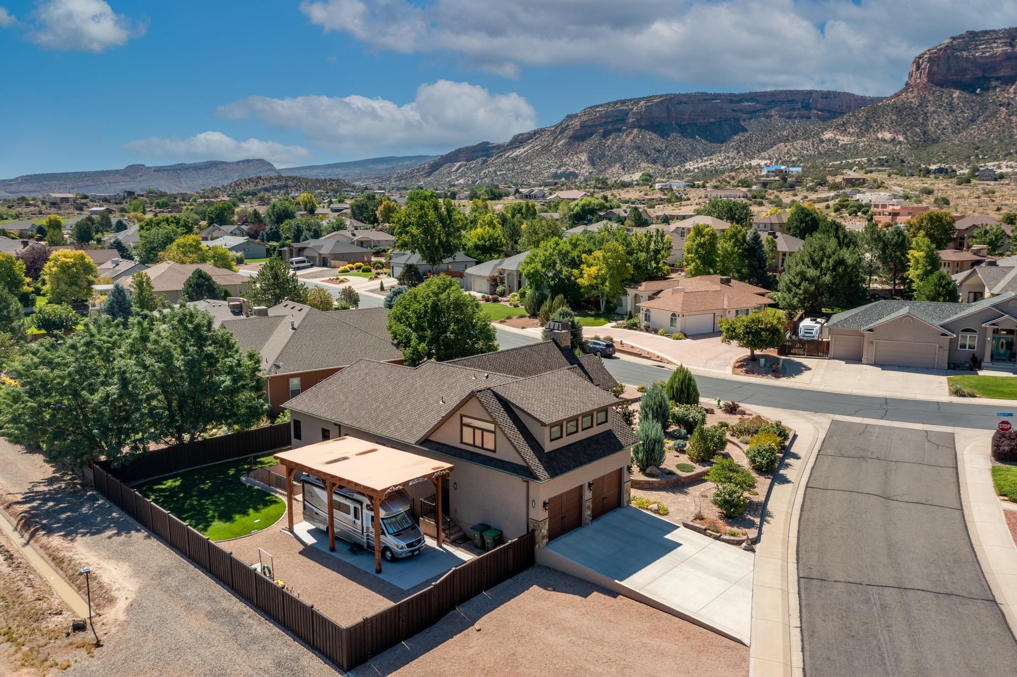 2142 Redcliff Circle