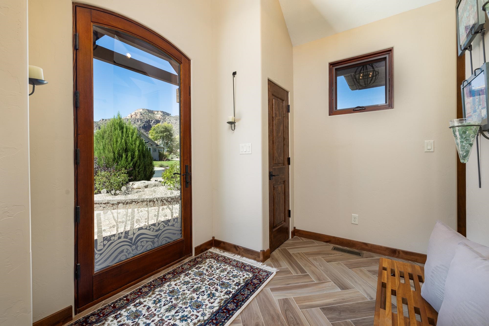 2142 Redcliff Circle