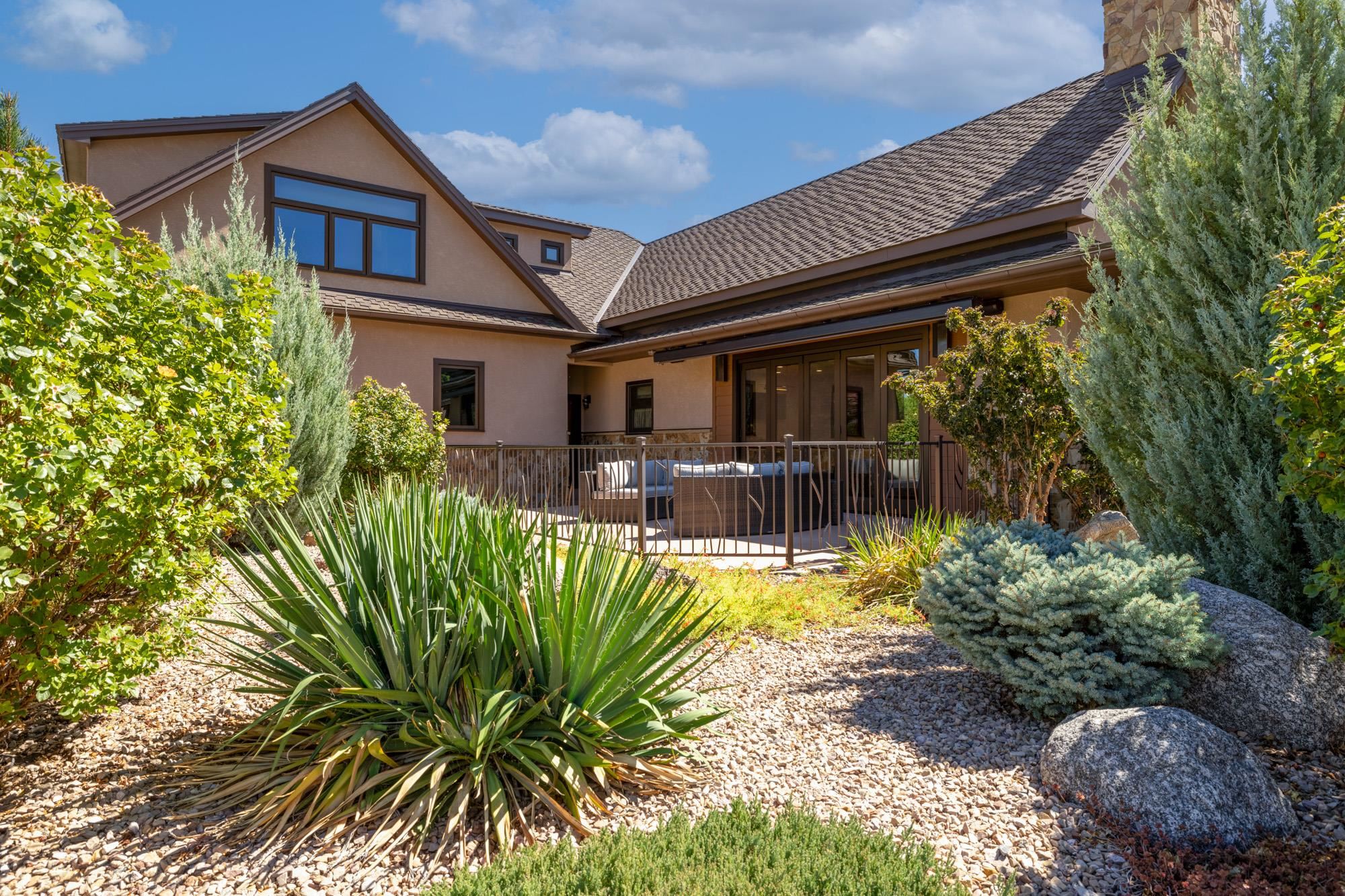 2142 Redcliff Circle