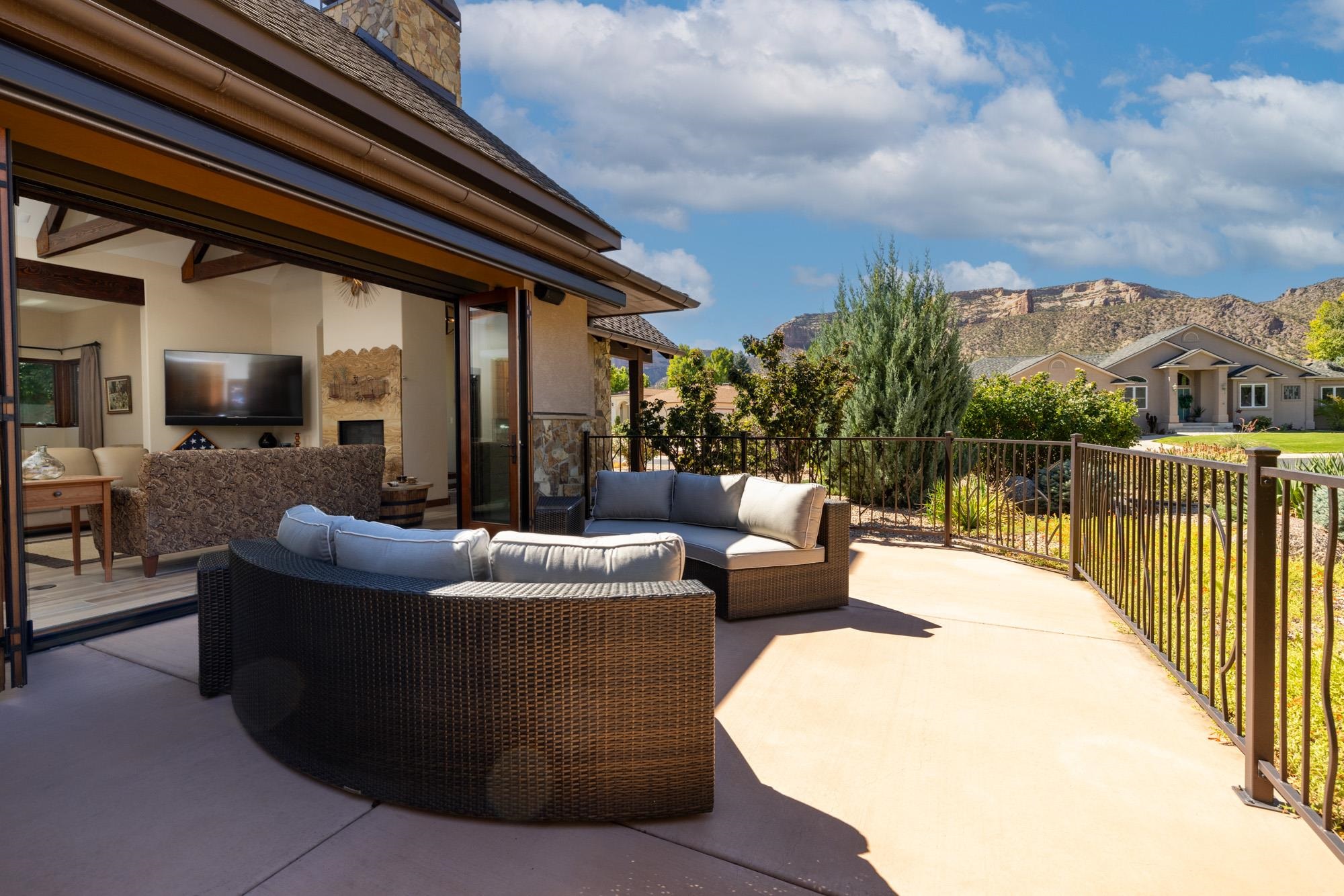 2142 Redcliff Circle