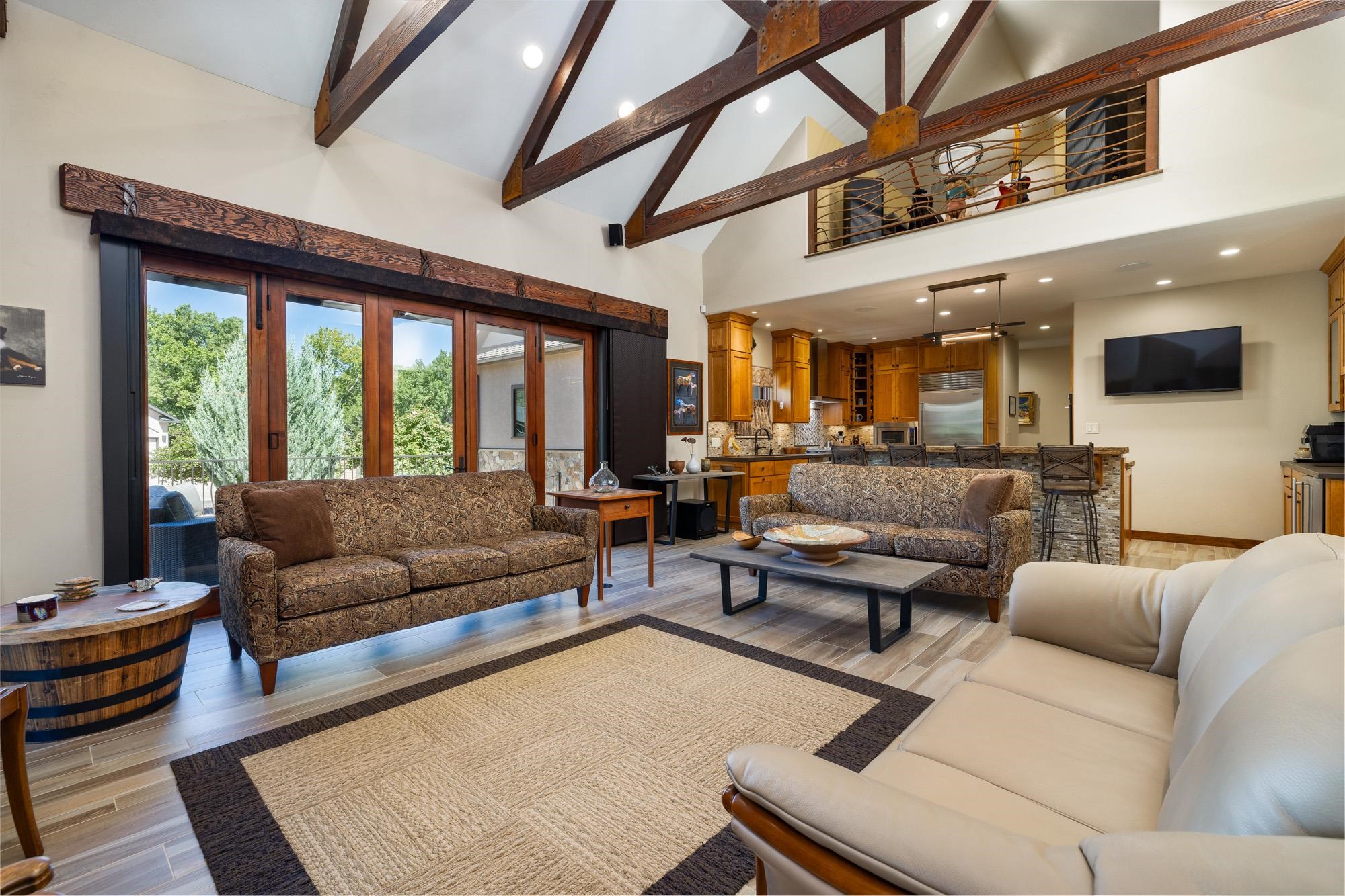 2142 Redcliff Circle